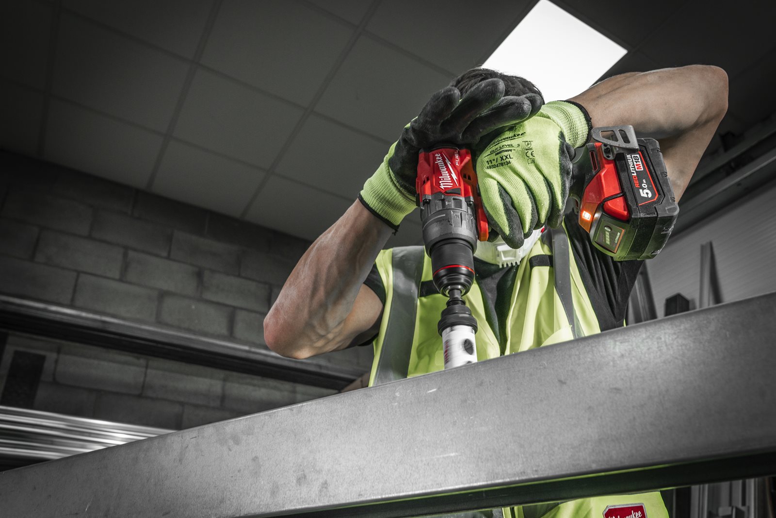 Mașină de găurit cu percuție M18 FUEL Milwaukee M18 FPD3-0X - in utilizare 14