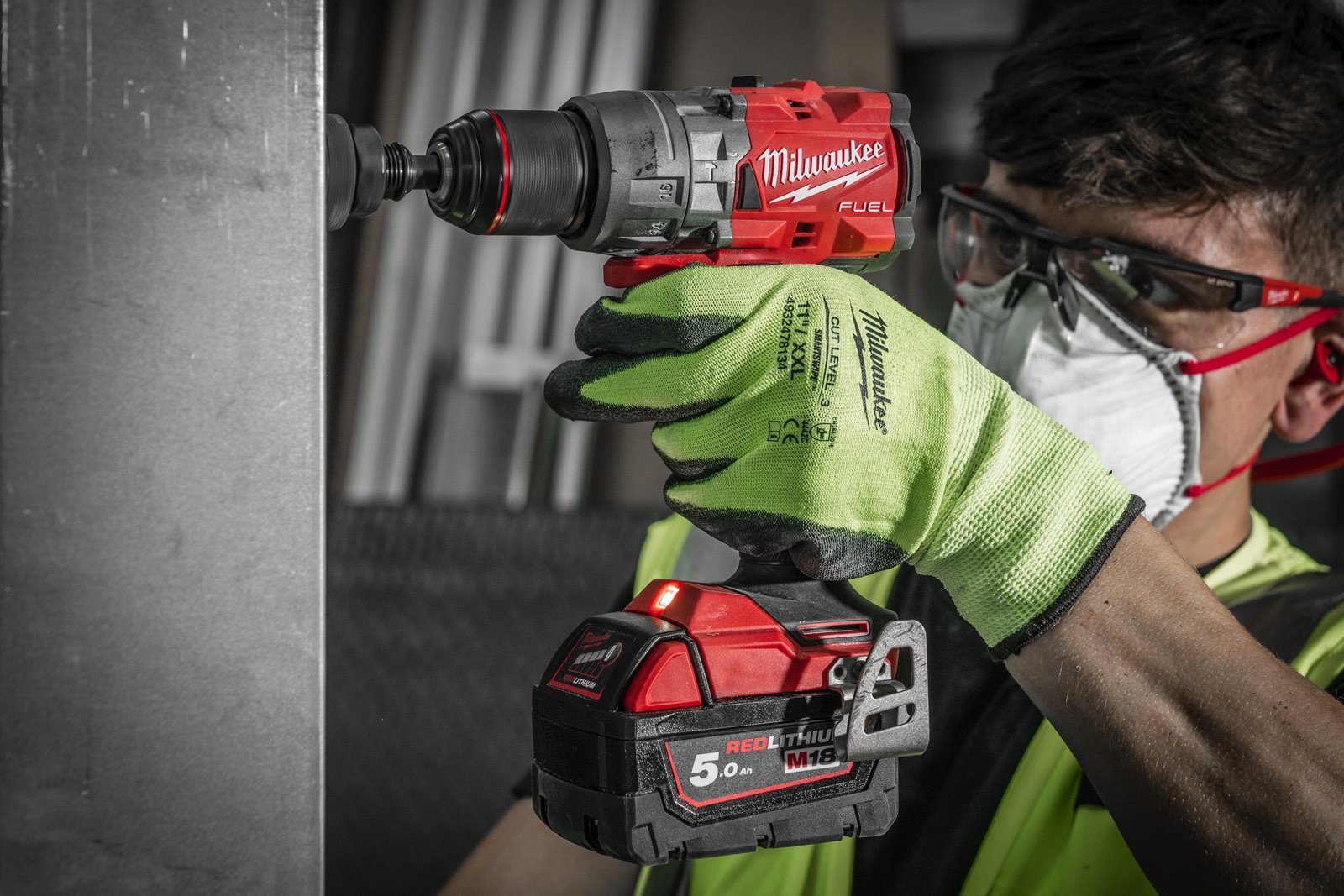 Mașină de găurit cu percuție M18 FUEL Milwaukee M18 FPD3-0X - in utilizare 15