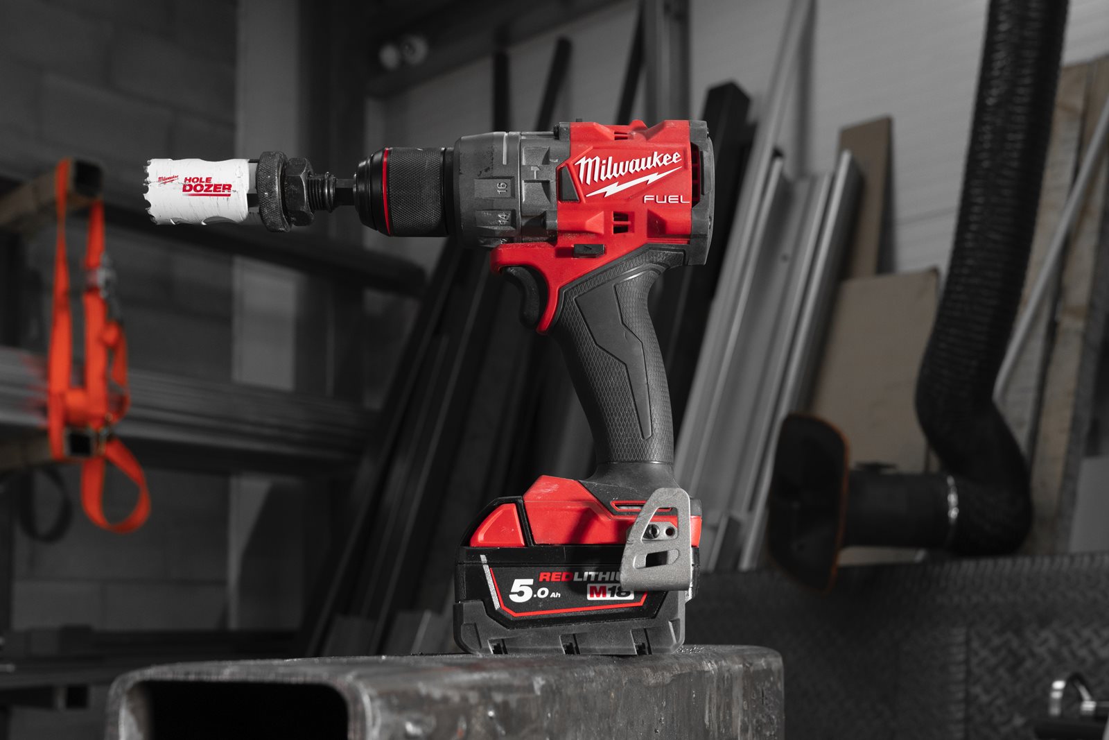 Mașină de găurit cu percuție M18 FUEL Milwaukee M18 FPD3-0X - in utilizare 18