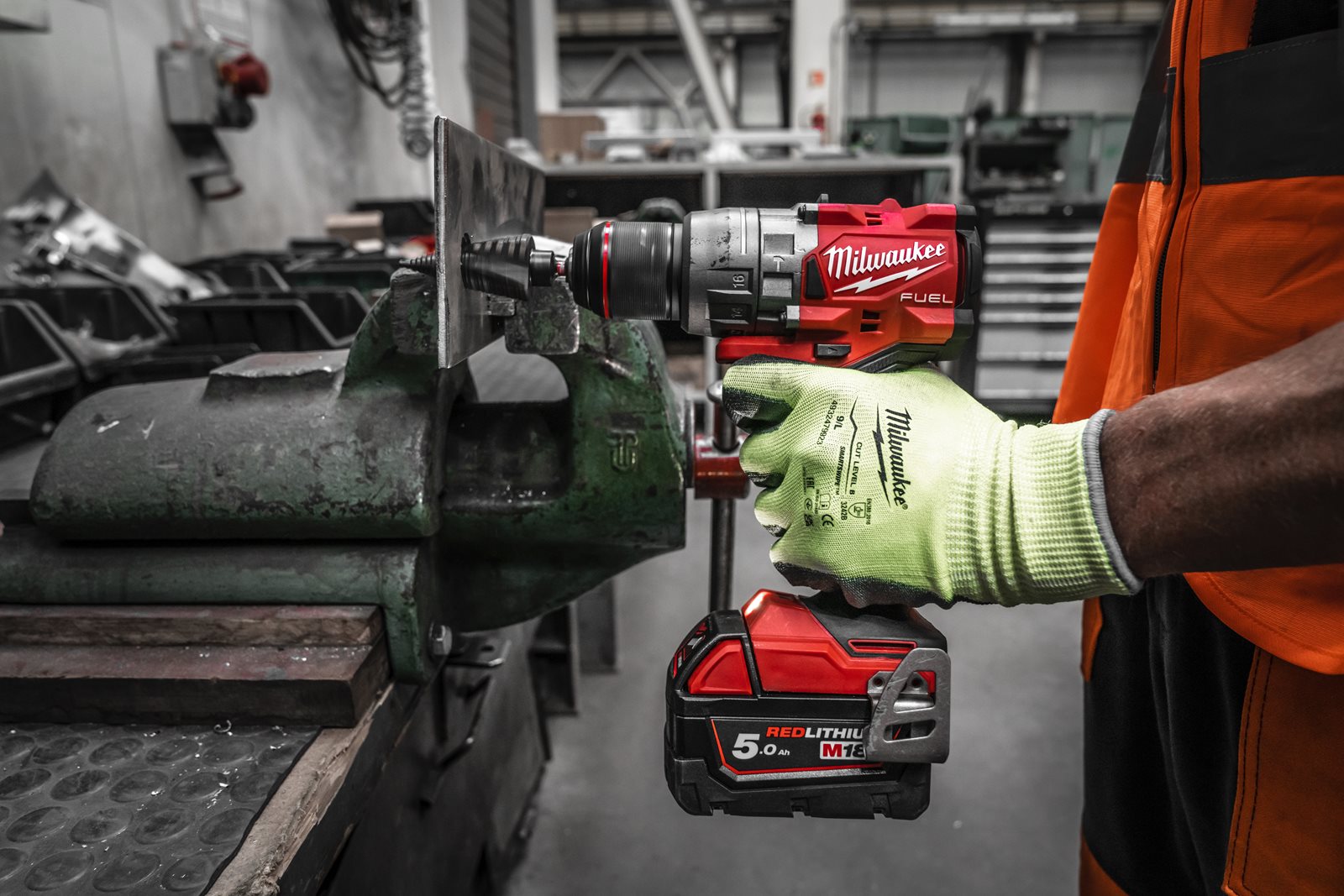 Mașină de găurit cu percuție M18 FUEL Milwaukee M18 FPD3-0X - in utilizare 3