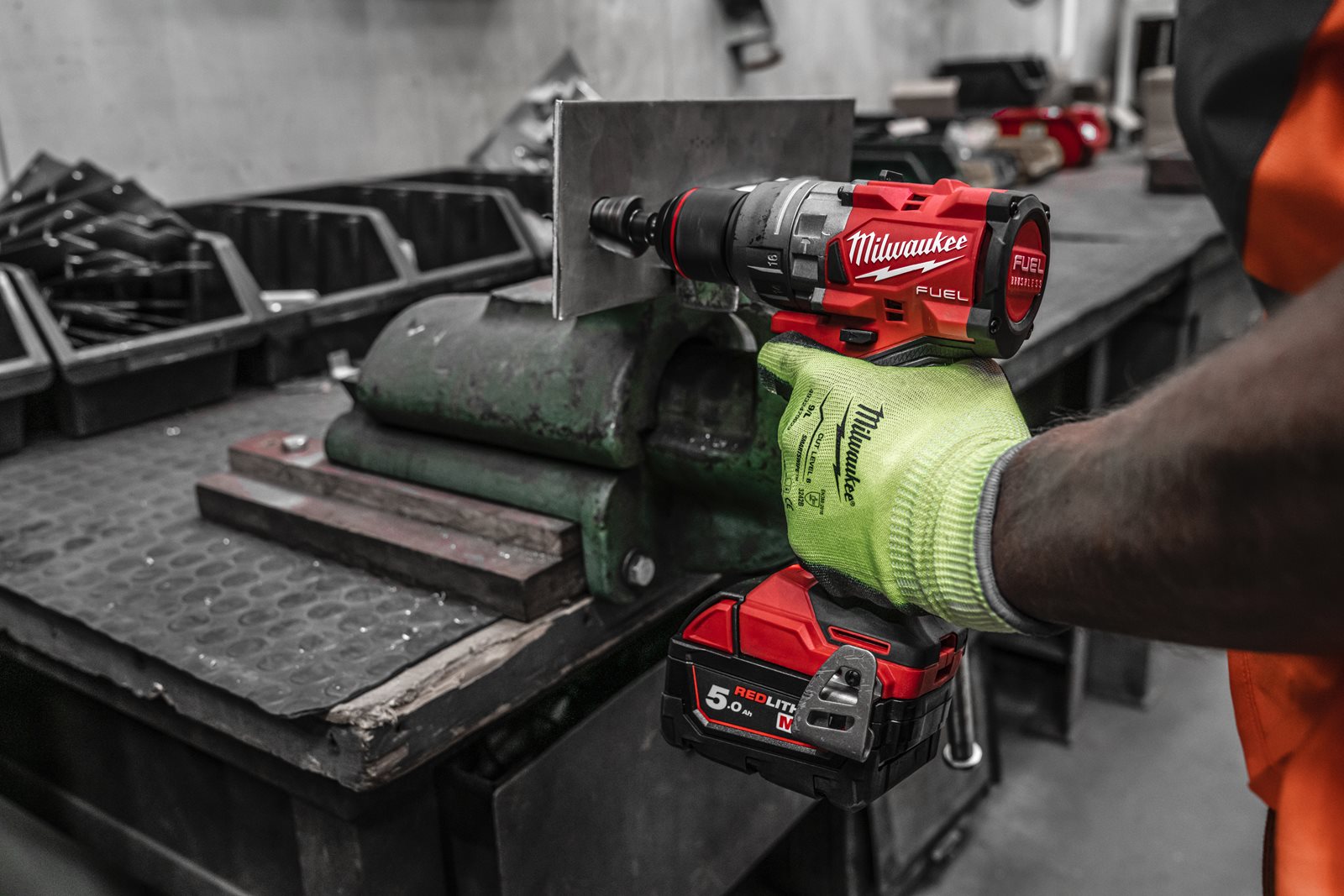 Mașină de găurit cu percuție M18 FUEL Milwaukee M18 FPD3-0X - in utilizare 4
