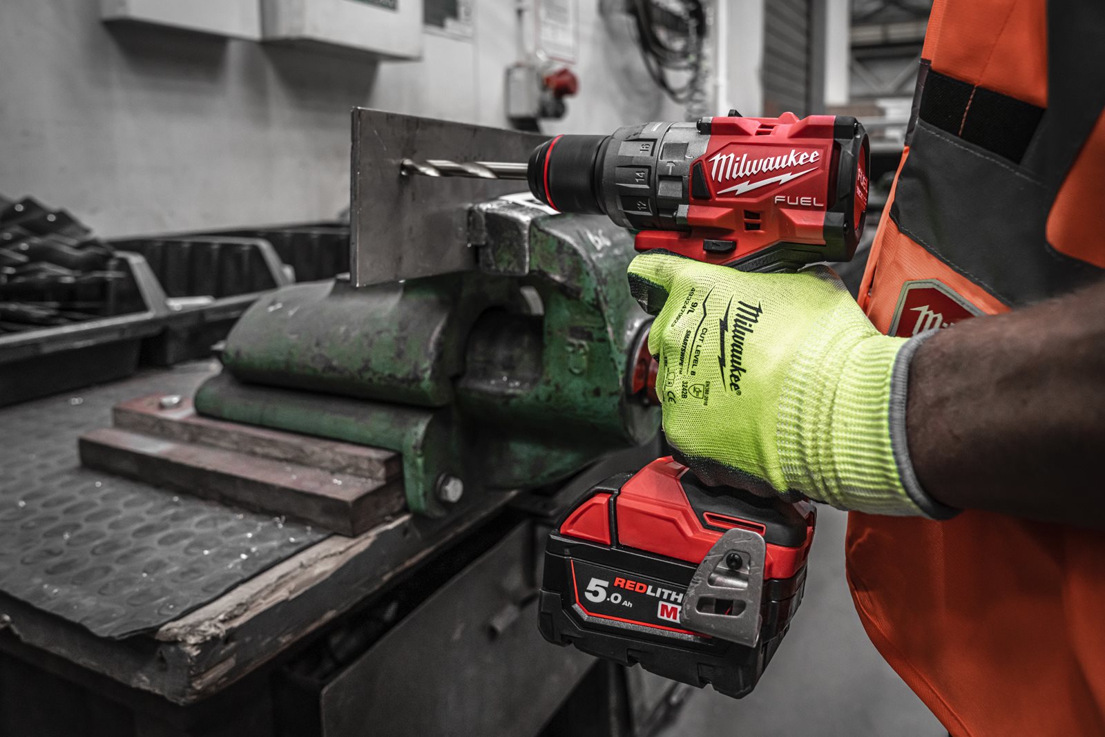 Mașină de găurit cu percuție M18 FUEL Milwaukee M18 FPD3-0X - in utilizare 6