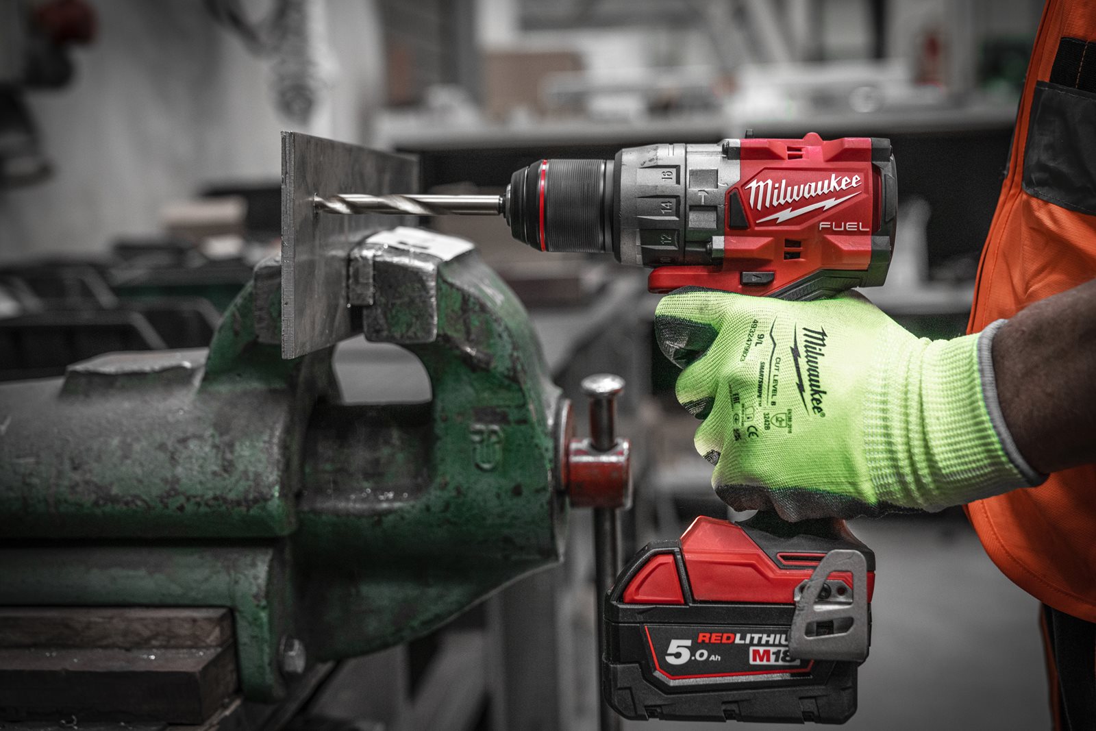 Mașină de găurit cu percuție M18 FUEL Milwaukee M18 FPD3-0X - in utilizare 7