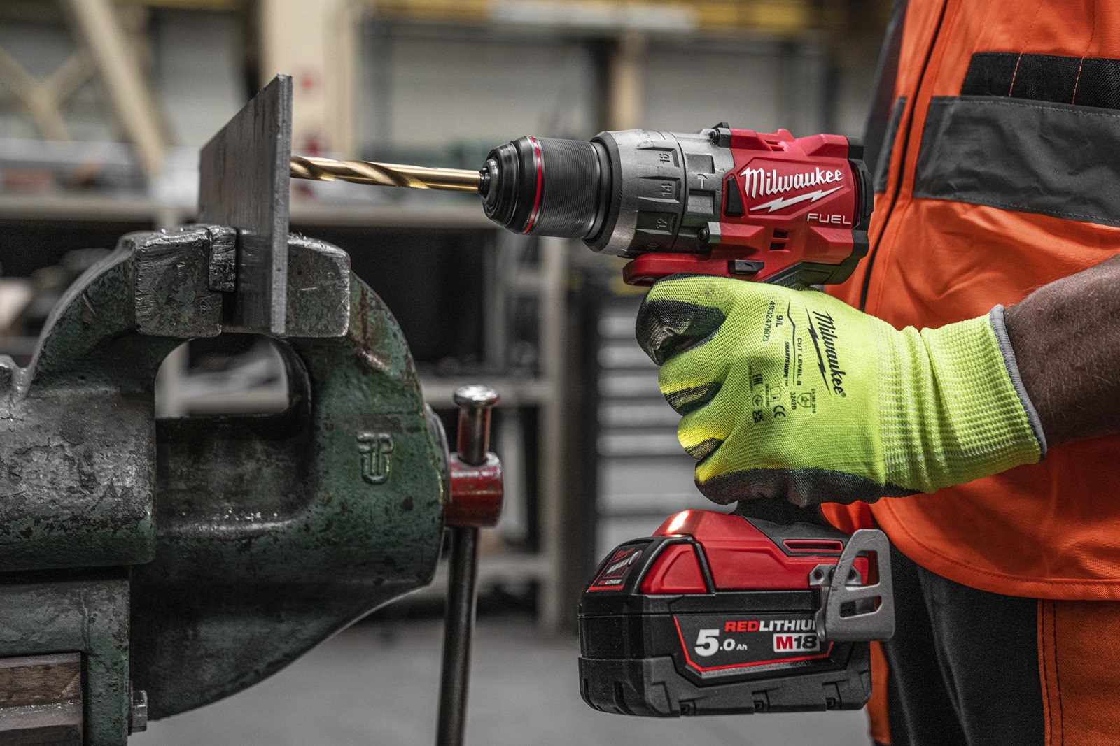 Mașină de găurit cu percuție M18 FUEL Milwaukee M18 FPD3-0X - in utilizare 8