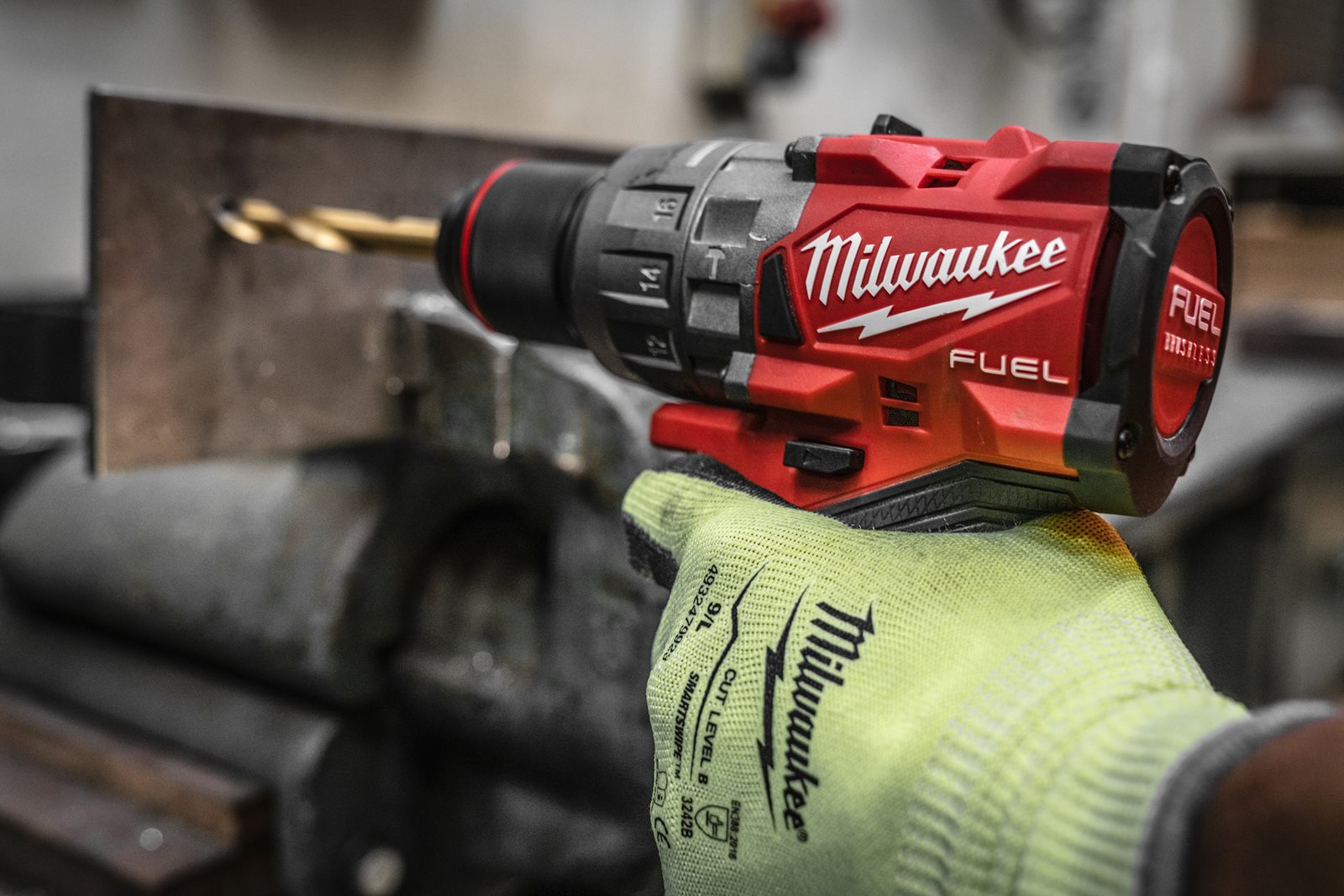 Mașină de găurit cu percuție M18 FUEL Milwaukee M18 FPD3-0X - in utilizare 9