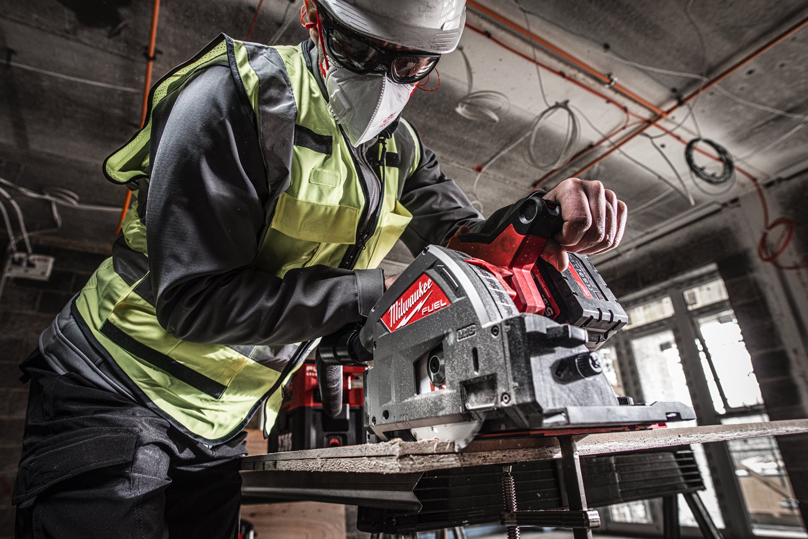 Fierăstrău circular M18 FUEL 55 cm Milwaukee M18 FPS55-0P - in utilizare 2