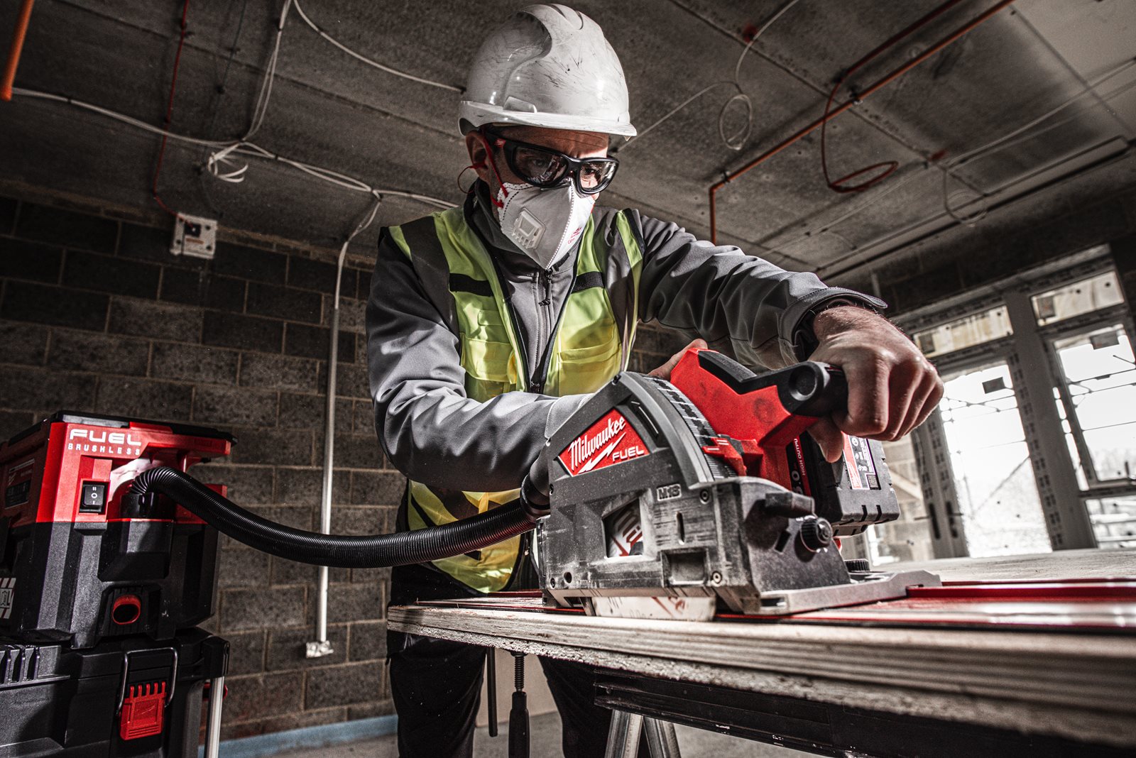 Fierăstrău circular M18 FUEL 55 cm Milwaukee M18 FPS55-0P - in utilizare 3