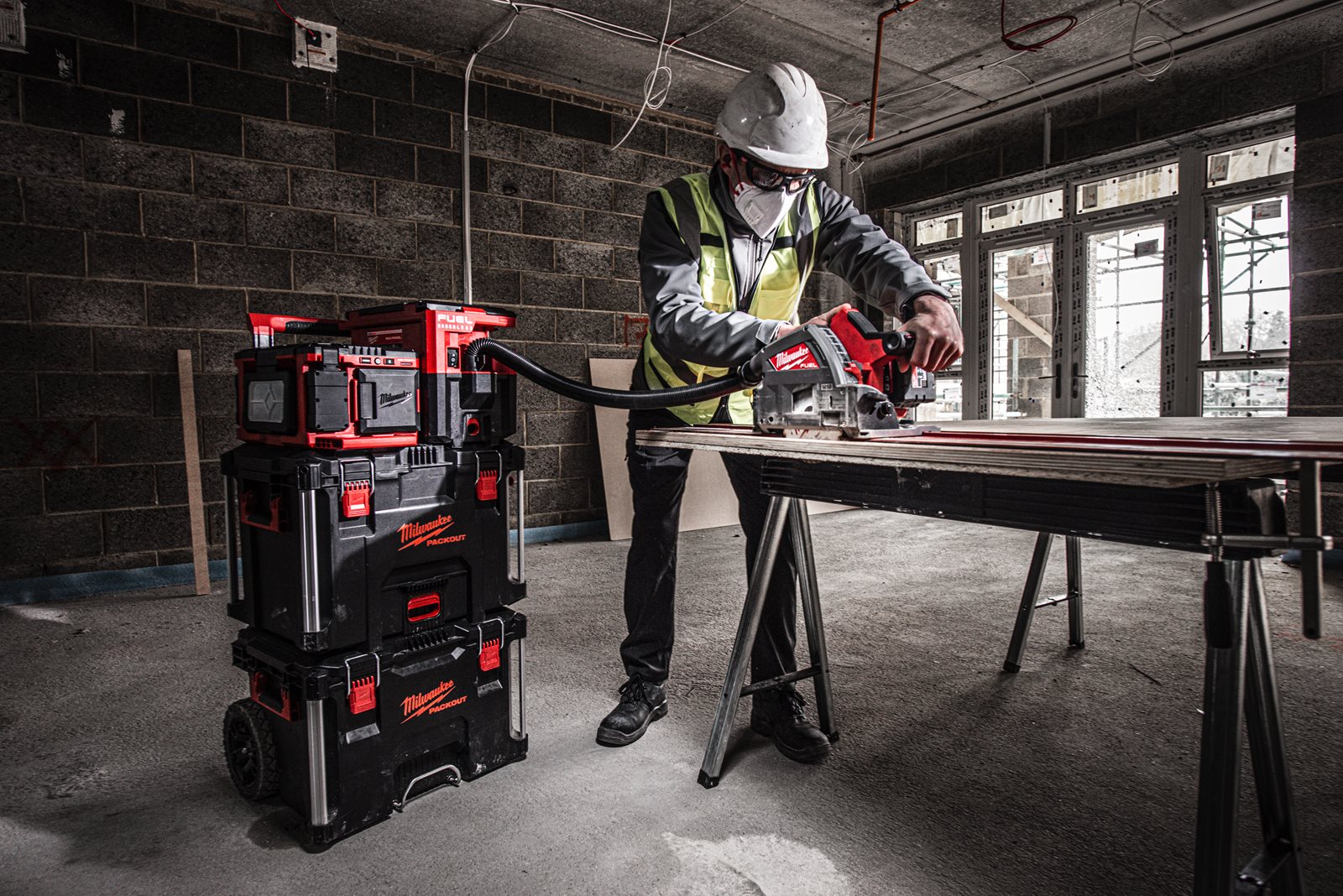Fierăstrău circular M18 FUEL 55 cm Milwaukee M18 FPS55-0P - in utilizare 4