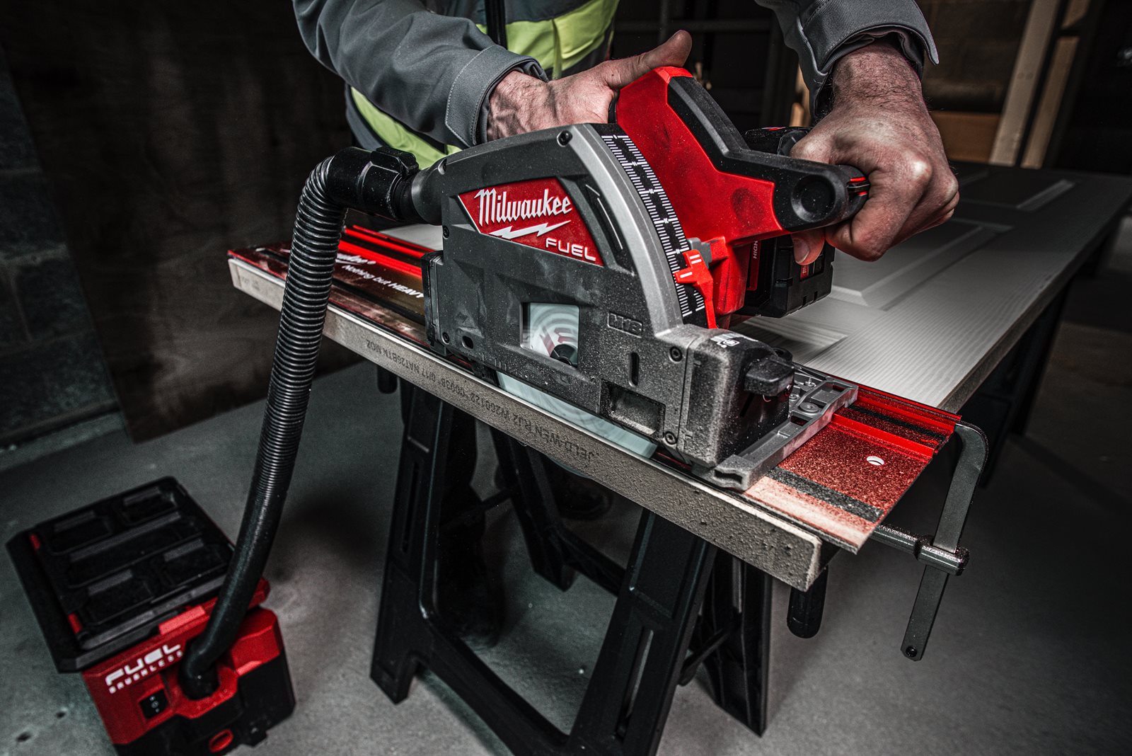 Fierăstrău circular M18 FUEL 55 cm Milwaukee M18 FPS55-0P - in utilizare 6