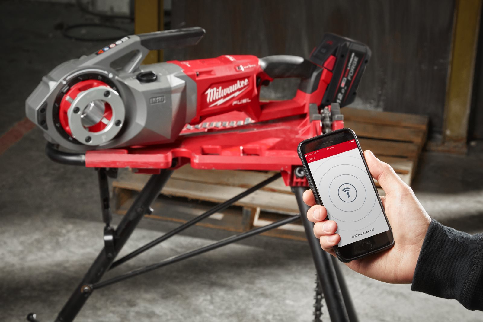 Dispozitiv de filetat țevi M18 FUEL de 2" cu ONE-KEY Milwaukee M18 FPT2-0C - in utilizare 10