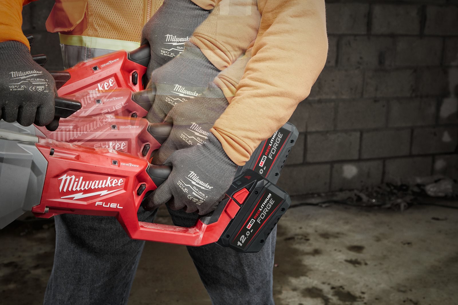 Dispozitiv de filetat țevi M18 FUEL de 2" cu ONE-KEY Milwaukee M18 FPT2-0C - in utilizare 5