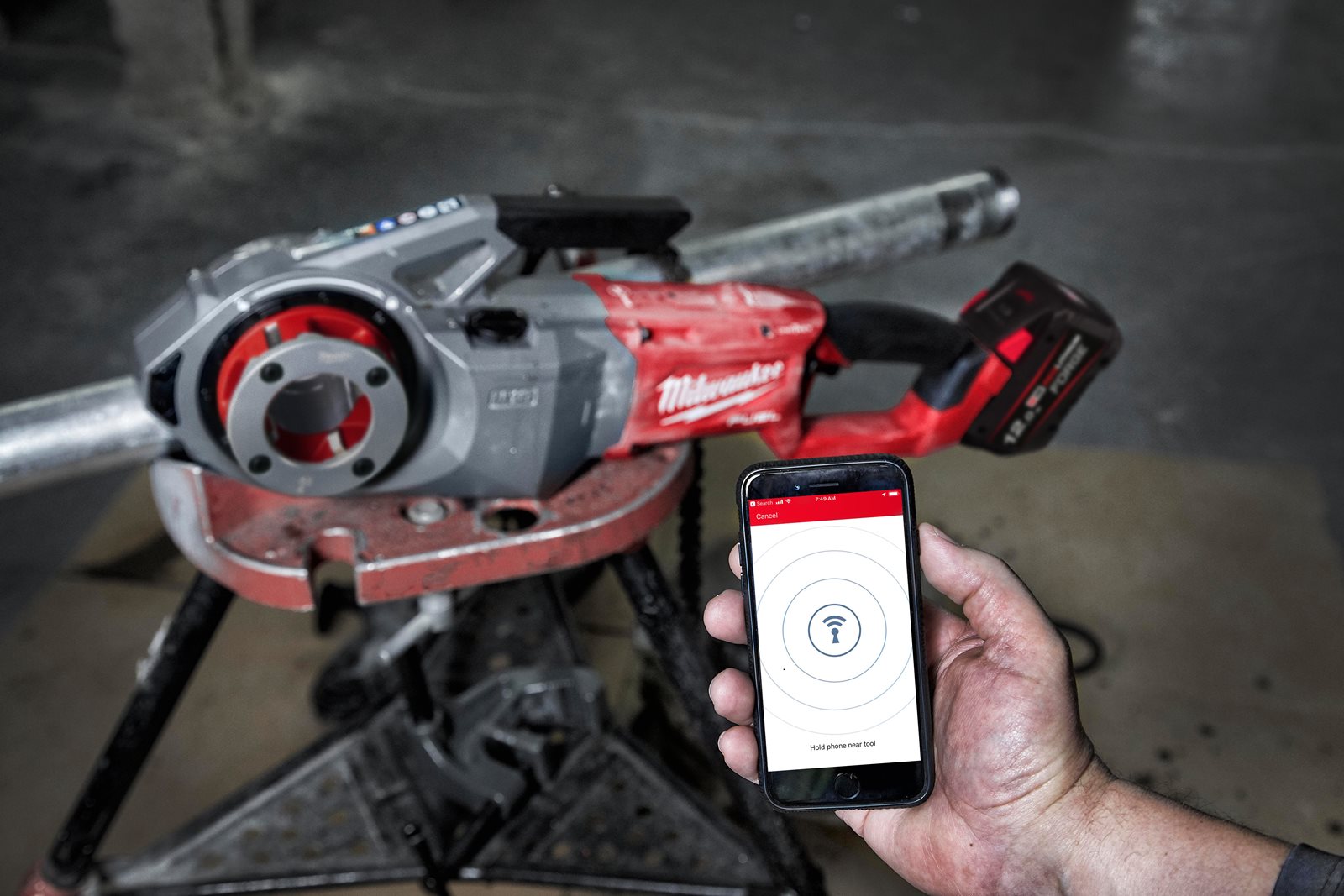 Dispozitiv de filetat țevi M18 FUEL de 2" cu ONE-KEY Milwaukee M18 FPT2-0C - in utilizare 8