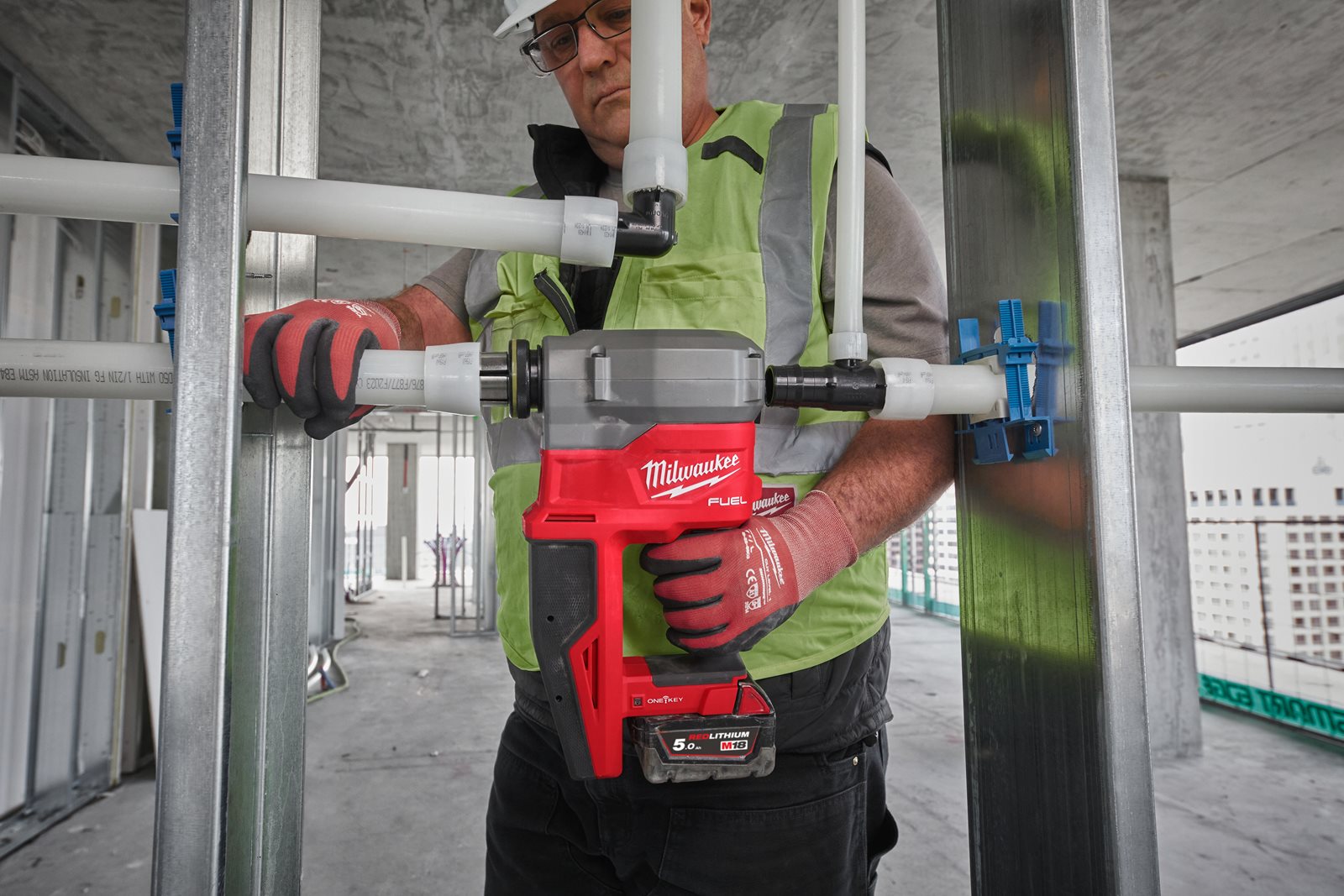 Dispozitiv expandare M18 FUELUPONOR Q&E Milwaukee M18 FPXP-0C - in utilizare 1