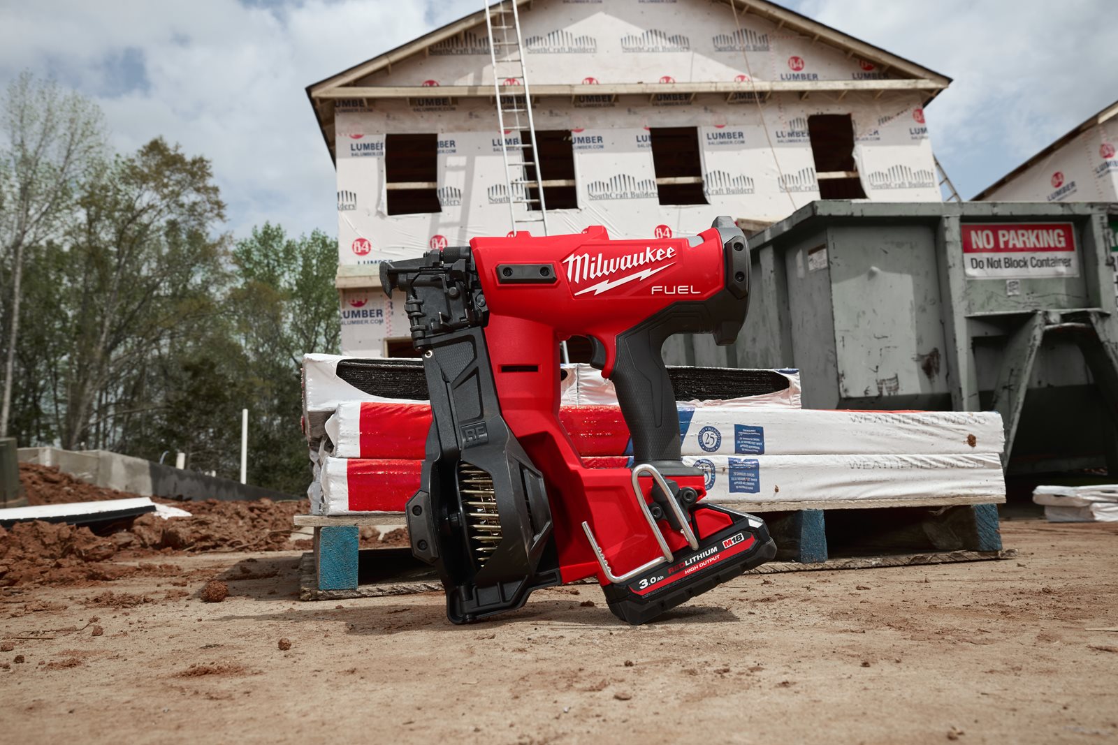 Pistol M18 FUEL de bătut cuie în role Milwaukee M18 FRCN45-0X - in utilizare 5