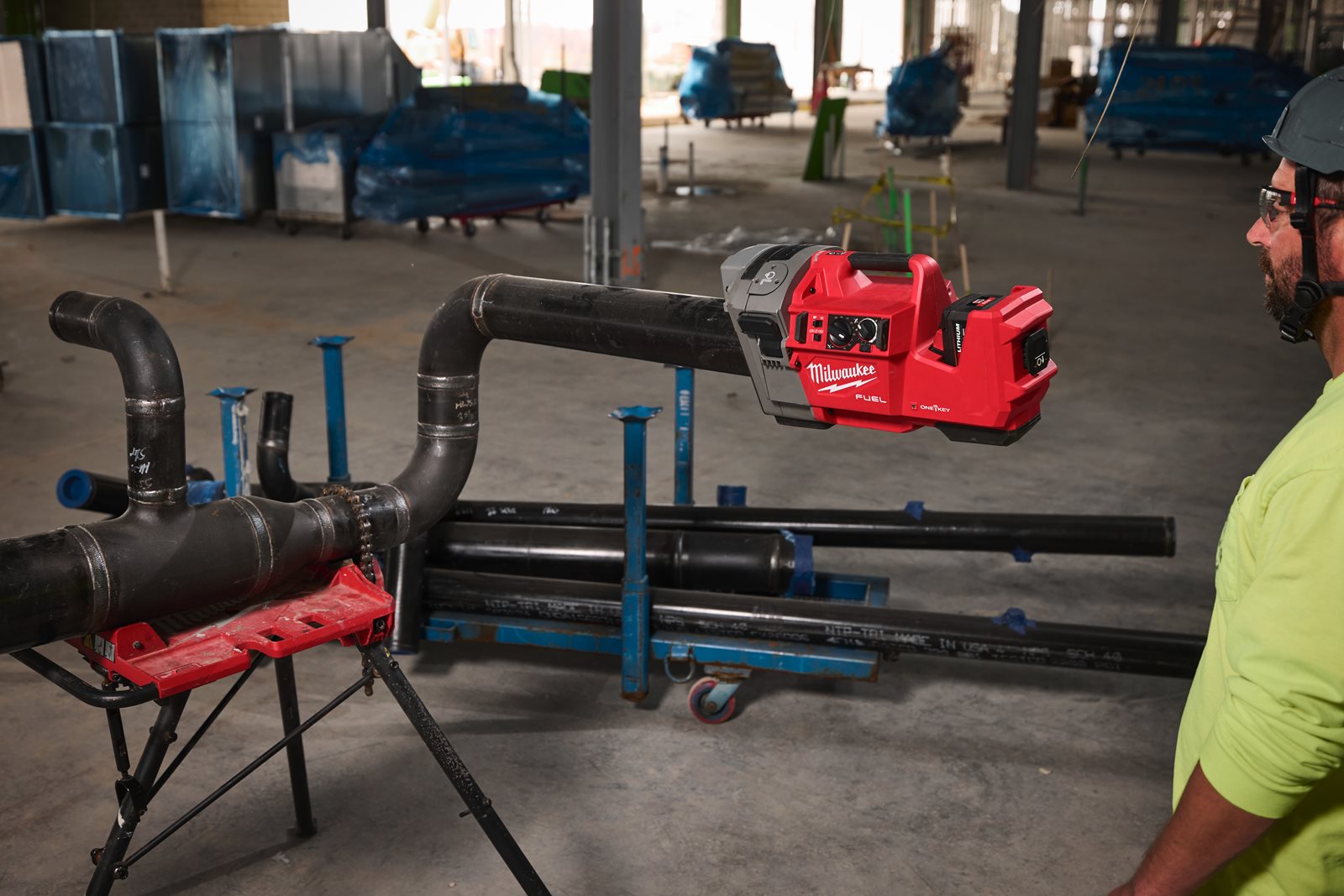 Mașină de canelat M18 FUEL 1 1/4" - 4" Milwaukee M18 FRGRO114-0C - in utilizare 5