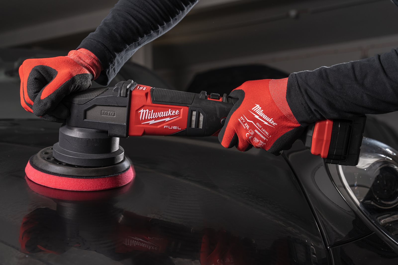 Mașină de polișat orbitală M18 FUEL 21 mm Milwaukee M18 FROP21-0X - in utilizare 8