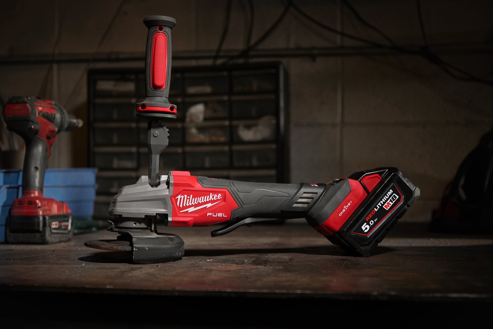 Polizor unghiular 125 mm cu viteză variabilă M18 FUELONE-KEY Milwaukee M18 FSAGSVO125X-0X - in utilizare 1