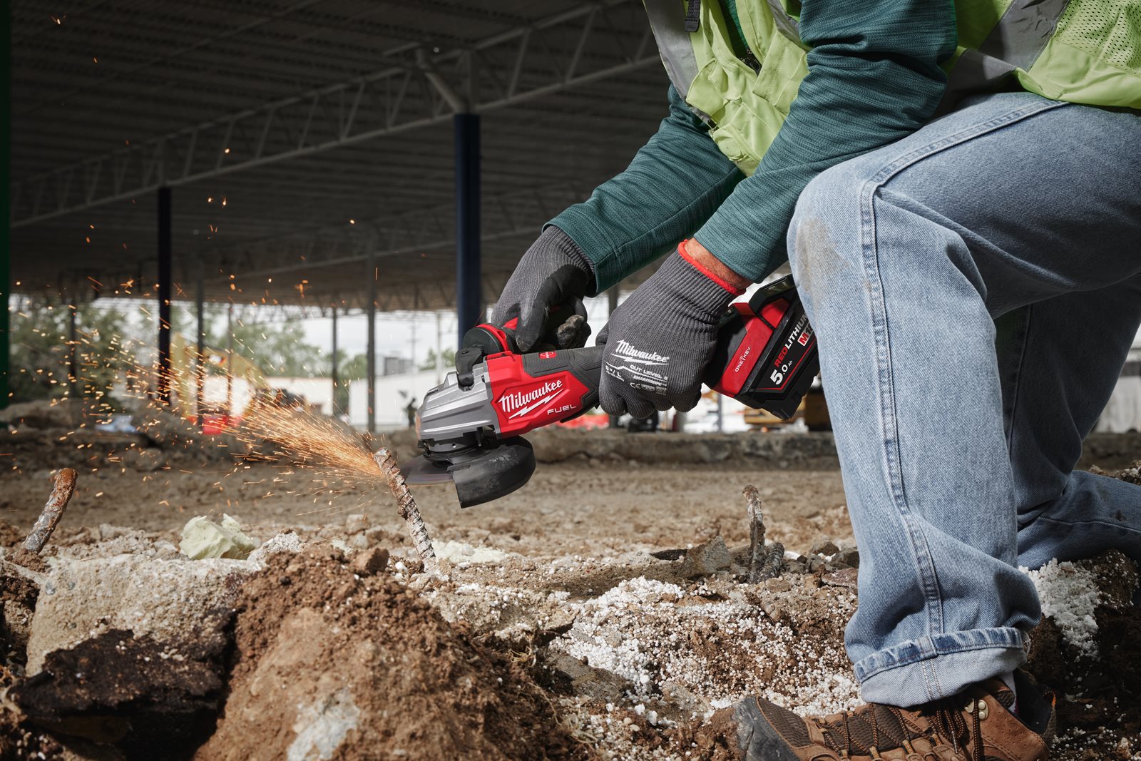 Polizor unghiular 125 mm cu viteză variabilă M18 FUELONE-KEY Milwaukee M18 FSAGSVO125X-0X - in utilizare 10