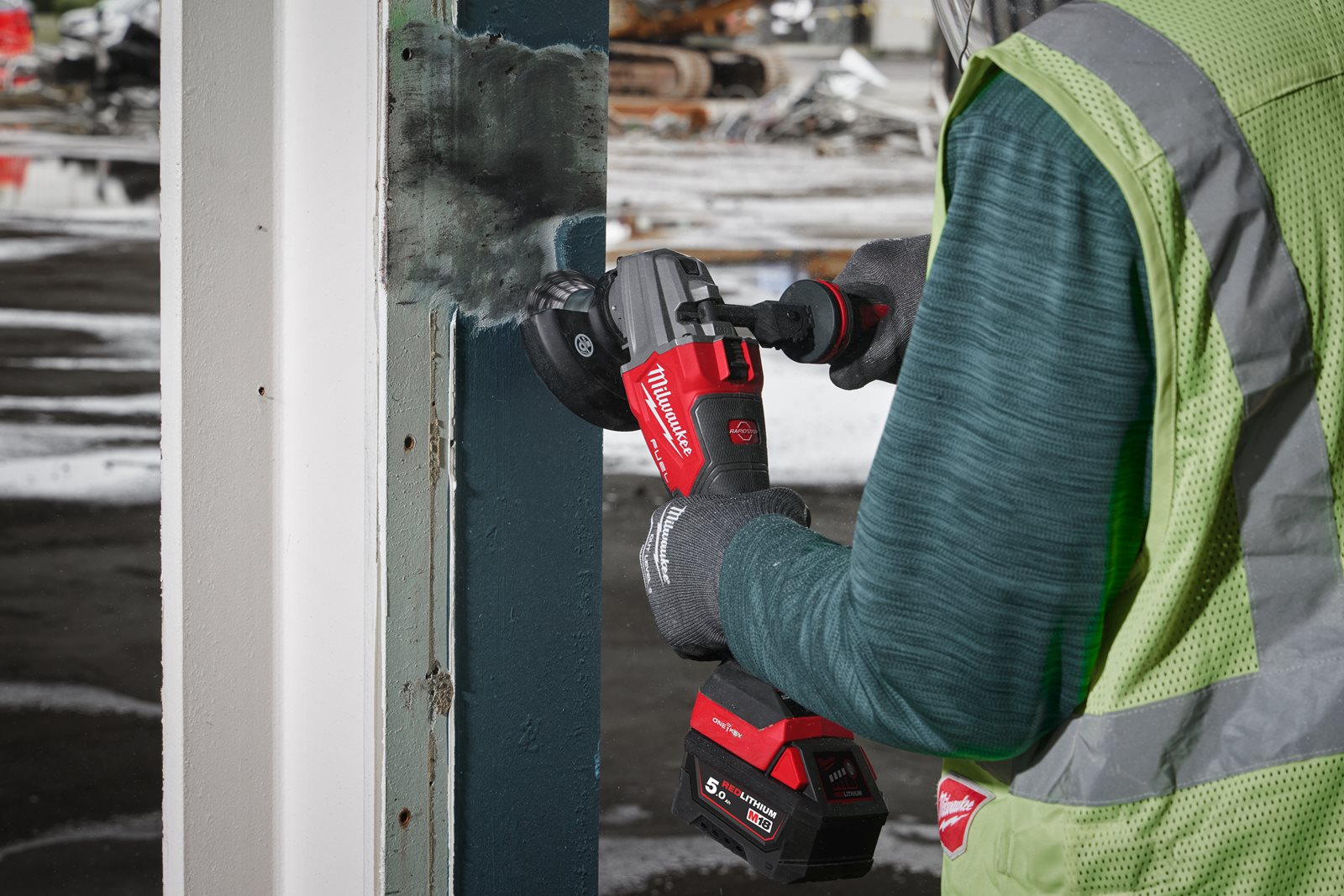 Polizor unghiular 125 mm cu viteză variabilă M18 FUELONE-KEY Milwaukee M18 FSAGSVO125X-0X - in utilizare 11