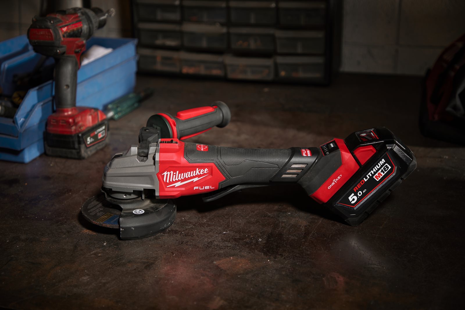 Polizor unghiular 125 mm cu viteză variabilă M18 FUELONE-KEY Milwaukee M18 FSAGSVO125X-0X - in utilizare 2
