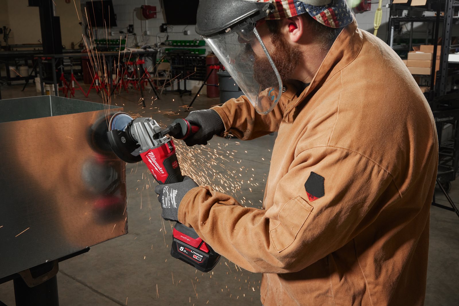 Polizor unghiular 125 mm cu viteză variabilă M18 FUELONE-KEY Milwaukee M18 FSAGSVO125X-0X - in utilizare 4