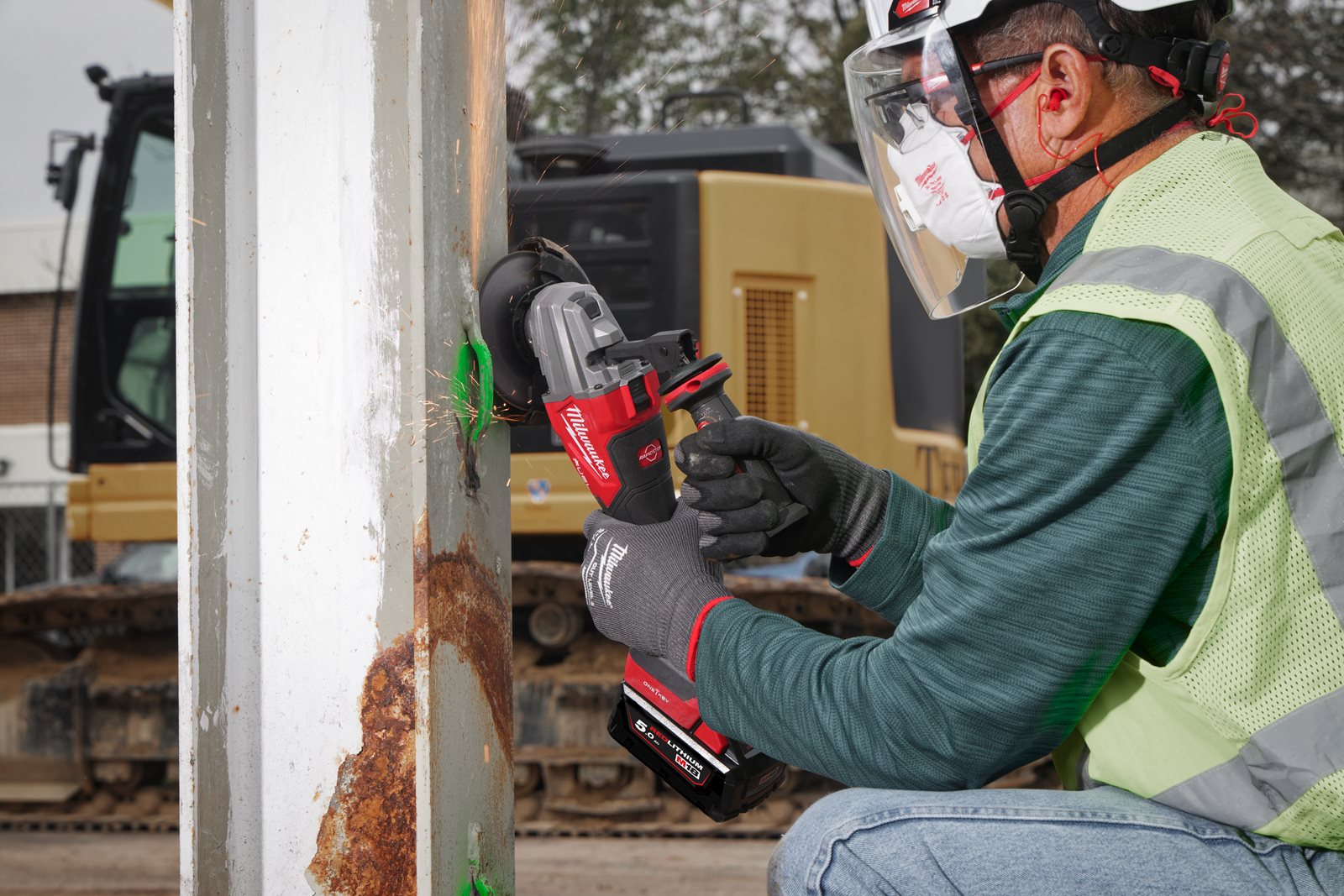 Polizor unghiular 125 mm cu viteză variabilă M18 FUELONE-KEY Milwaukee M18 FSAGSVO125X-0X - in utilizare 8