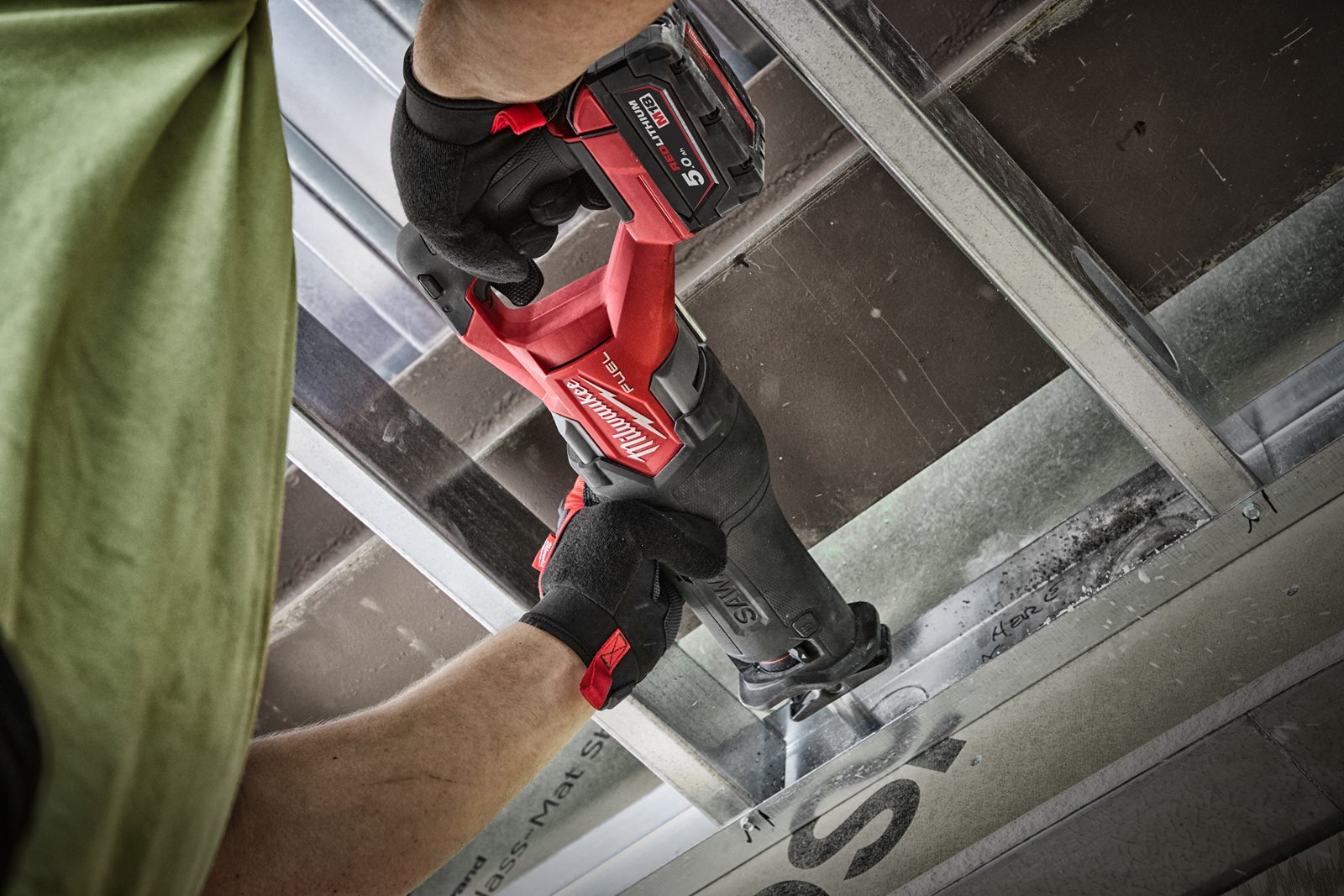 Fierăstrău sabie M18 FUEL SAWZALL Milwaukee M18 FSZ-502X - in utilizare 4