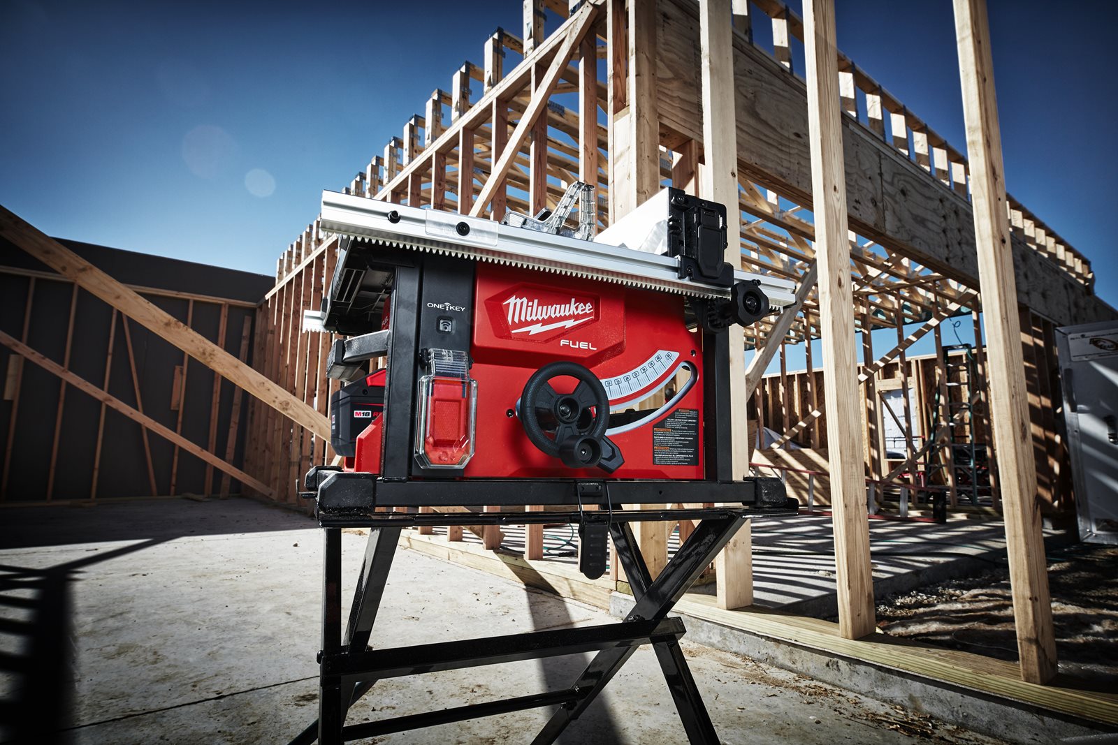 Fierăstrău cu masă M18 FUEL ONE-KEY Milwaukee M18 FTS210-0 - in utilizare 2