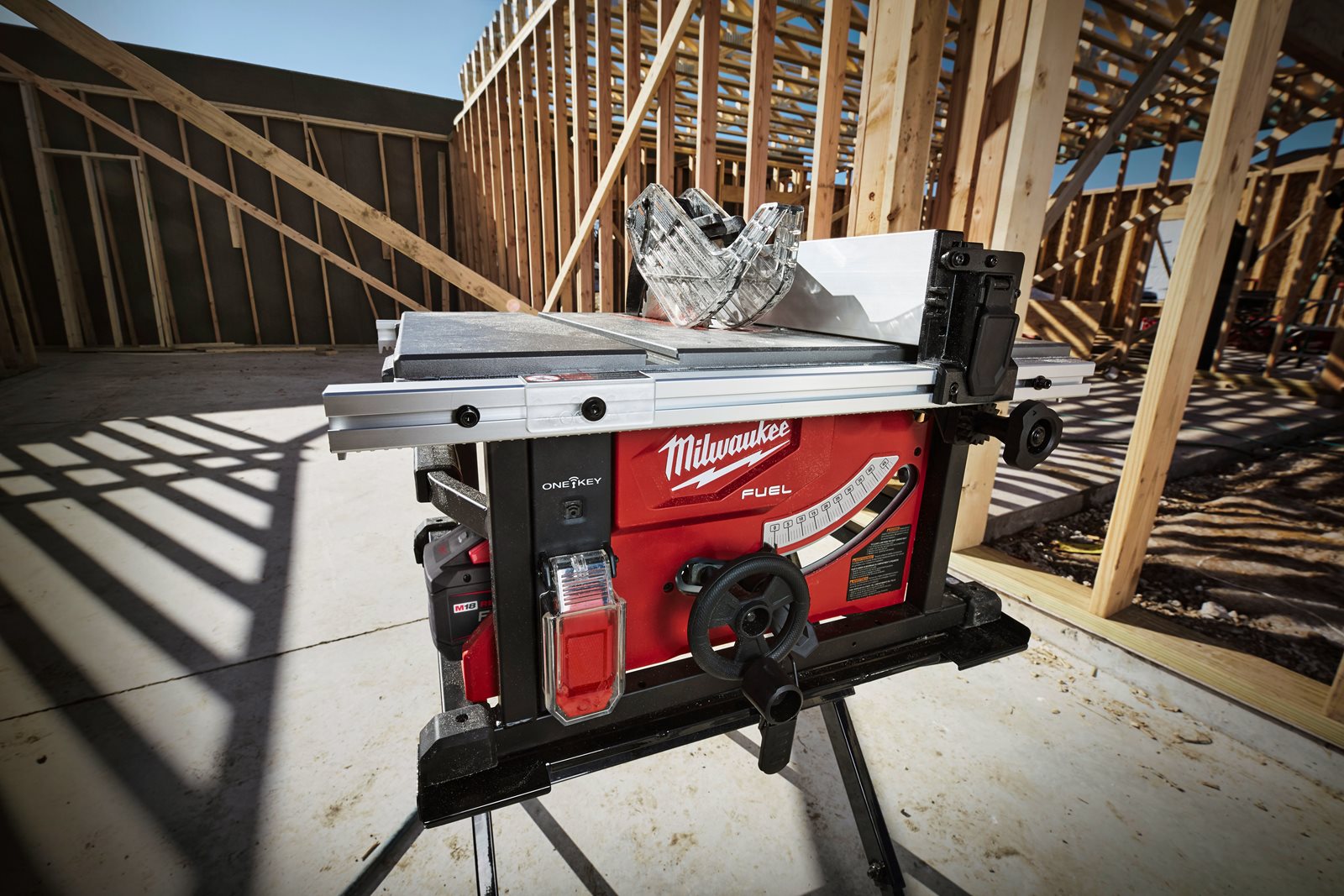 Fierăstrău cu masă M18 FUEL ONE-KEY Milwaukee M18 FTS210-0 - in utilizare 3