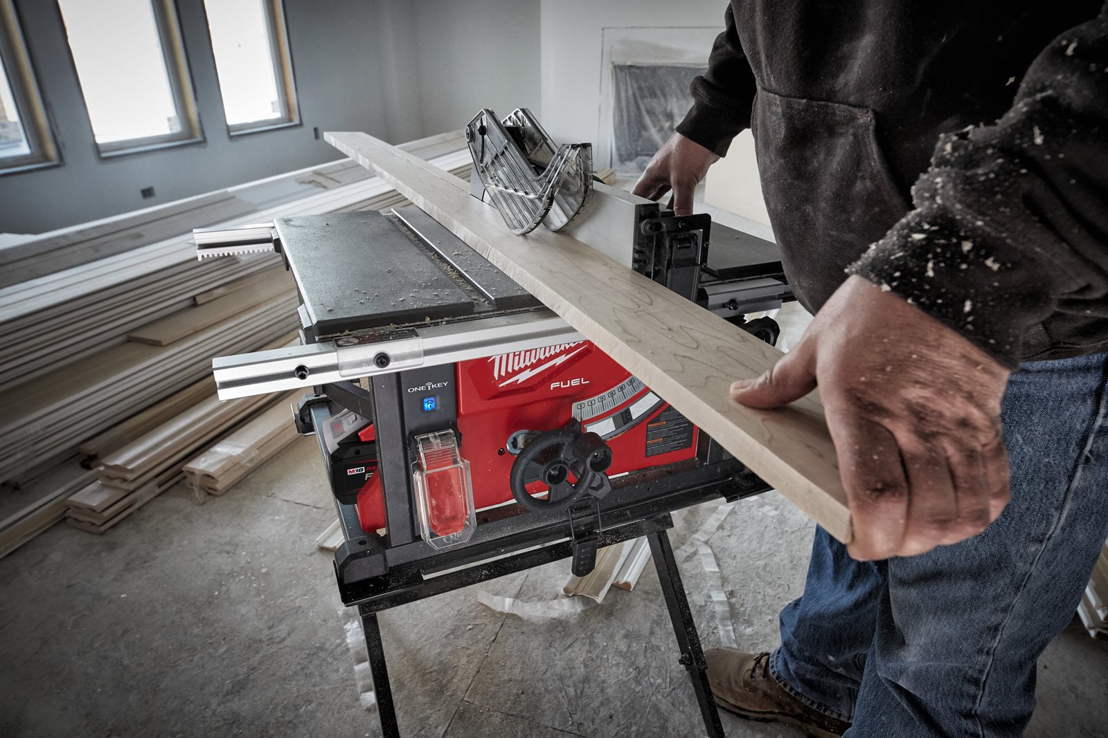 Fierăstrău cu masă M18 FUEL ONE-KEY Milwaukee M18 FTS210-0 - in utilizare 5