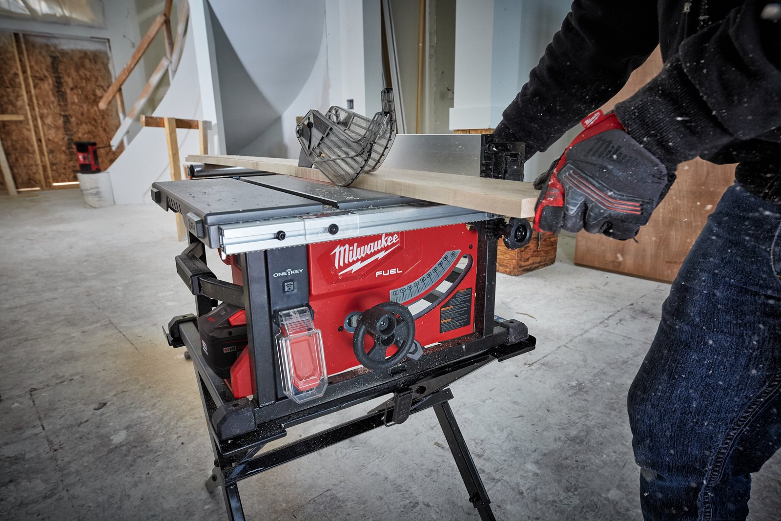 Fierăstrău cu masă M18 FUEL ONE-KEY Milwaukee M18 FTS210-0 - in utilizare 6
