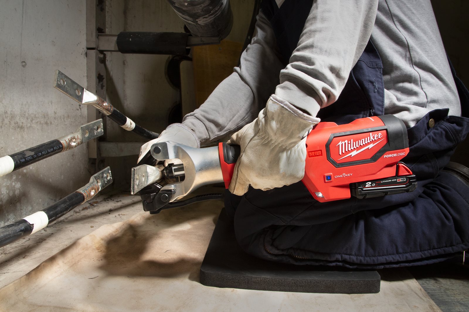 Sertizor fără bacuri M18 FORCE LOGIC Milwaukee M18 HDCT-0C - in utilizare 4