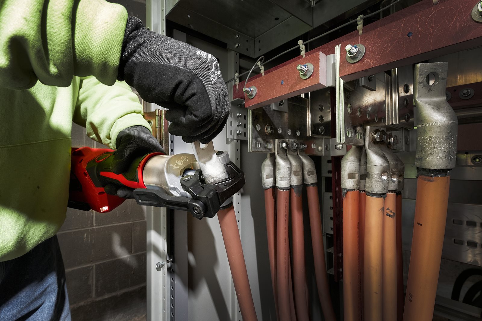 Sertizor fără bacuri M18 FORCE LOGIC Milwaukee M18 HDCT-0C - in utilizare 8