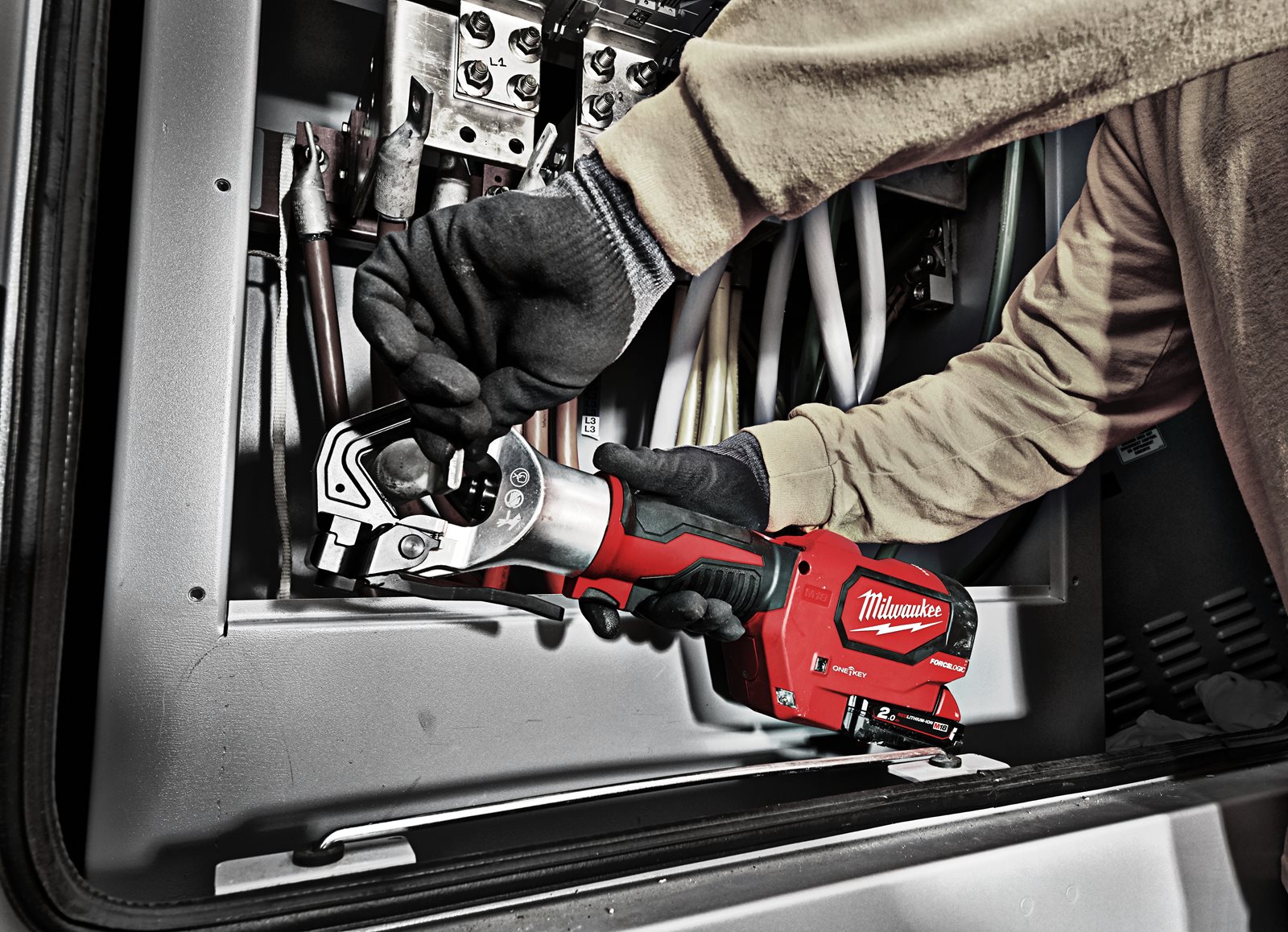 Sertizor fără bacuri M18 FORCE LOGIC Milwaukee M18 HDCT-0C - in utilizare 9
