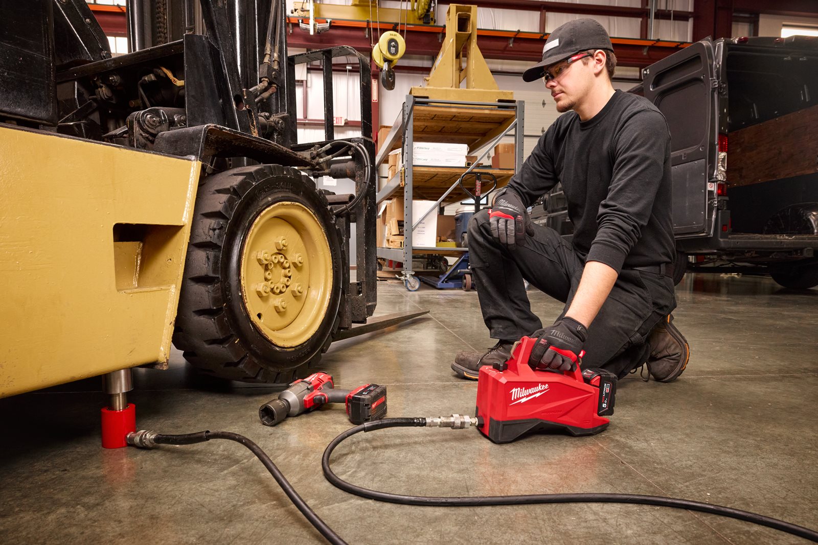 Mini-pompă hidraulică M18 700 bari Milwaukee M18 HMP700-501 - in utilizare 6