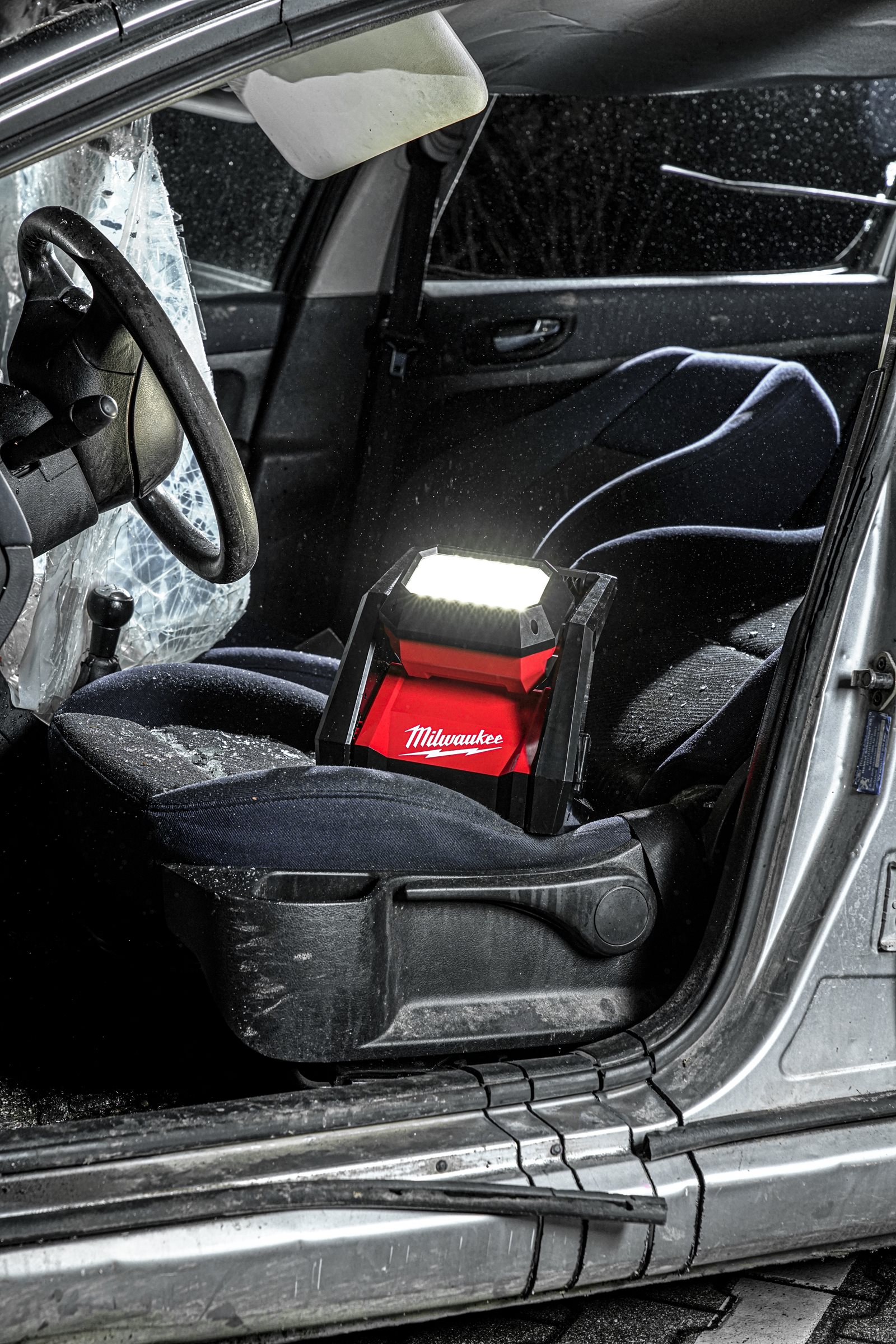Proiector led de înaltă performanță M18 Milwaukee M18 HOAL-0 - in utilizare 5