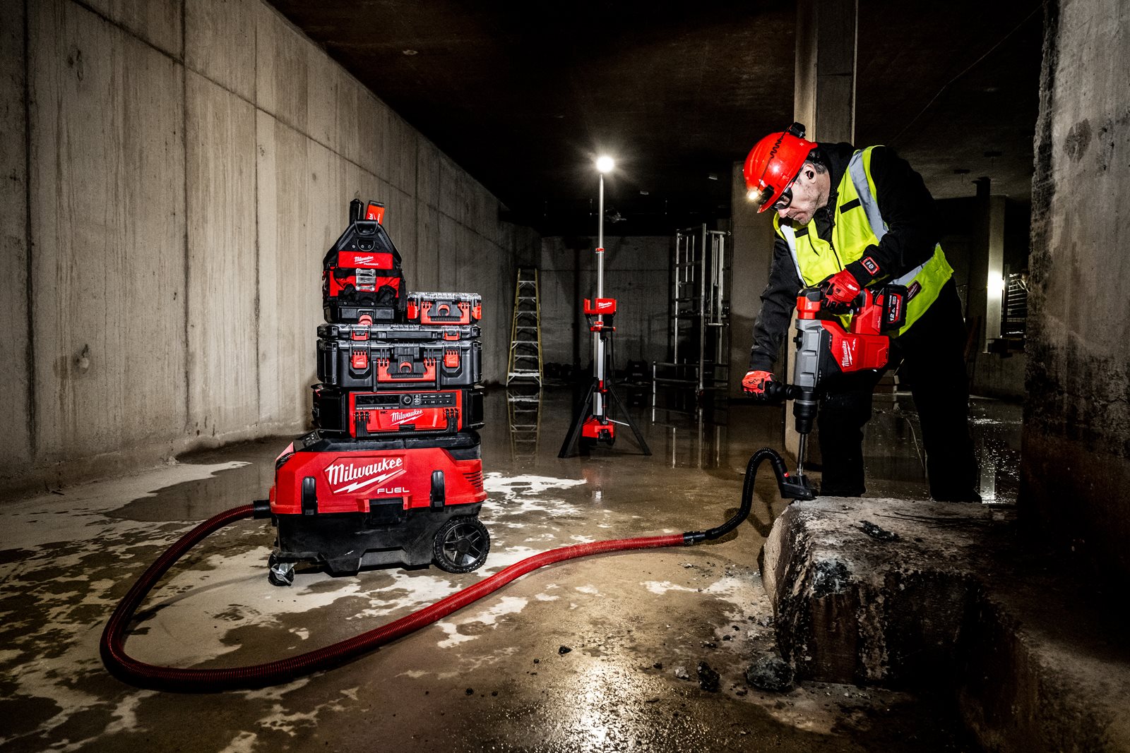 Turn iluminat cu încărcător M18 Milwaukee M18 HOSALC-0 - in utilizare 6