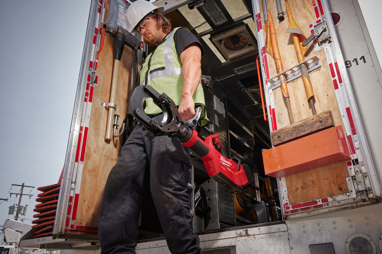 Tăietor hidraulic pentru cabluri M18 FORCE LOGIC 125 mm Milwaukee M18 HSFC125R-802C - in utilizare 9