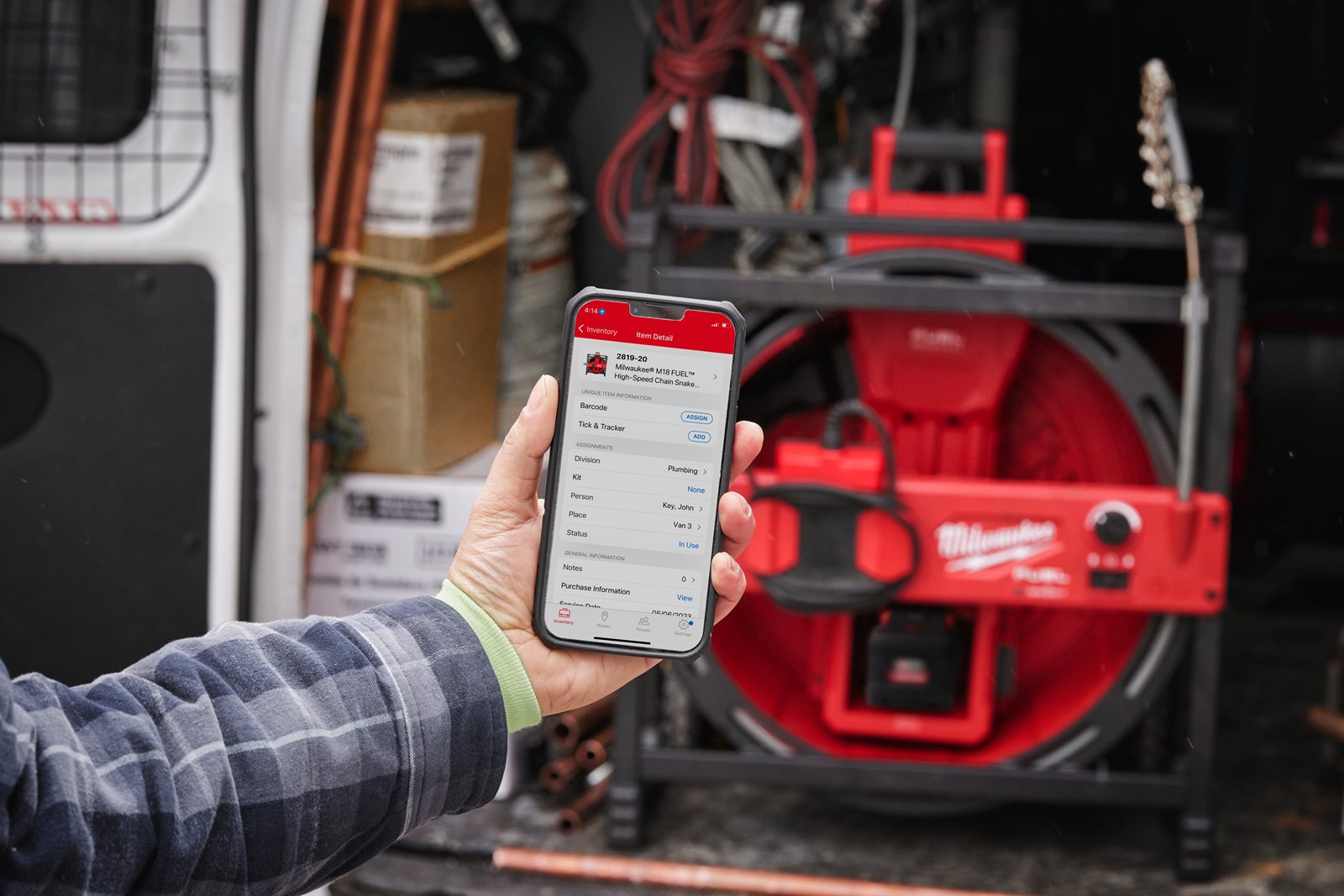Mașină desfundare M18 cu ax flexibil de mare viteză Milwaukee M18 HSFSM-0 - in utilizare 1