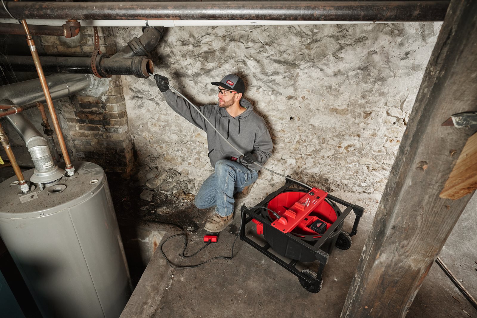 Mașină desfundare M18 cu ax flexibil de mare viteză Milwaukee M18 HSFSM-0 - in utilizare 7