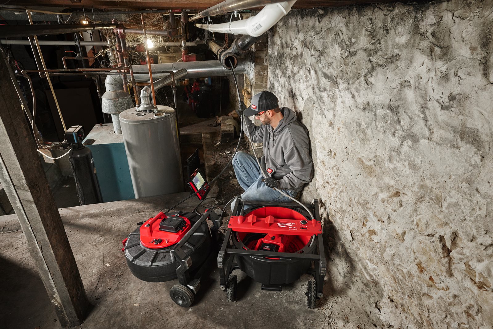 Mașină desfundare M18 cu ax flexibil de mare viteză Milwaukee M18 HSFSM-0 - in utilizare 8