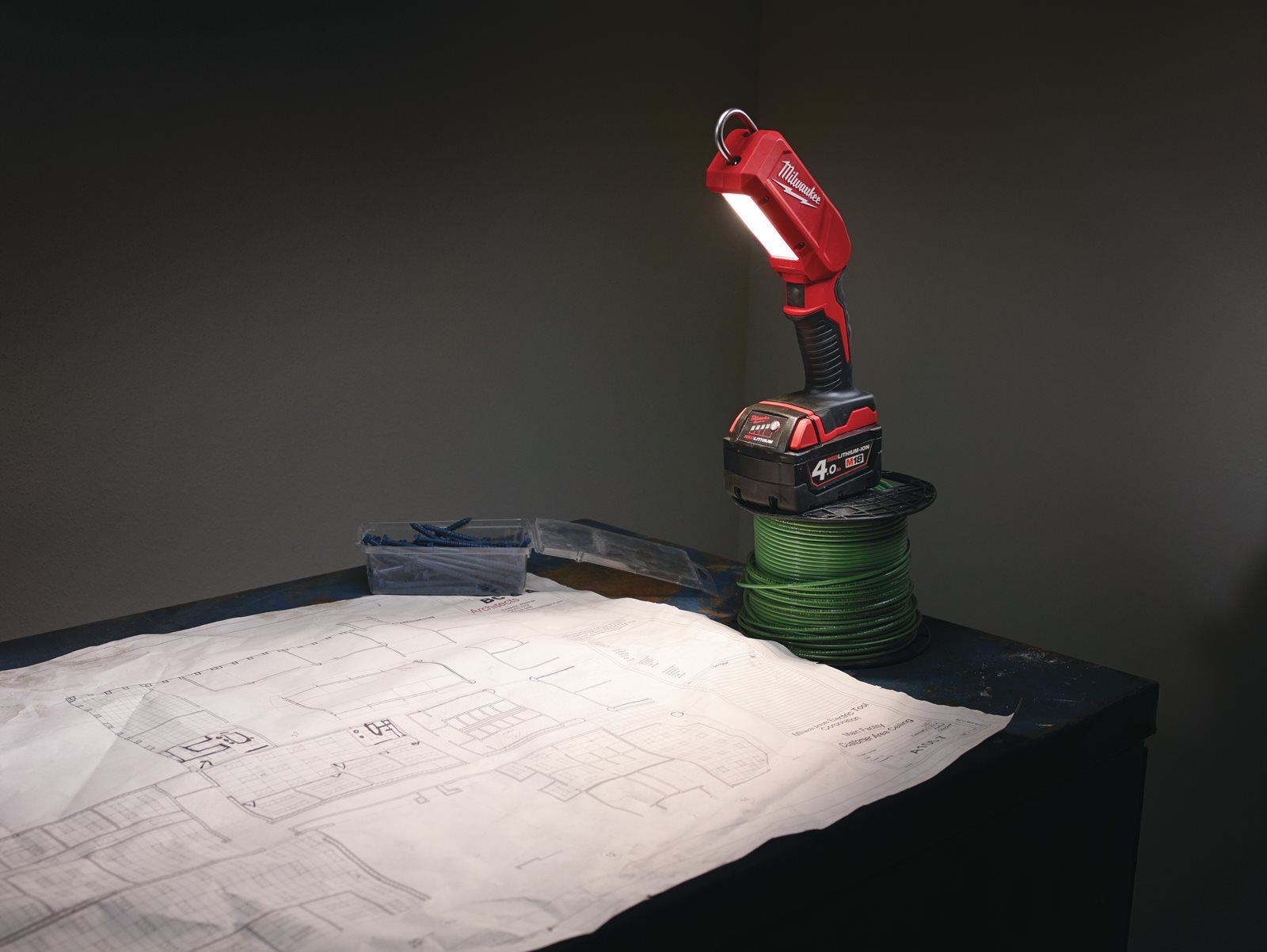 Lampă inspecție LED M18 Milwaukee M18 IL-0 - in utilizare 2