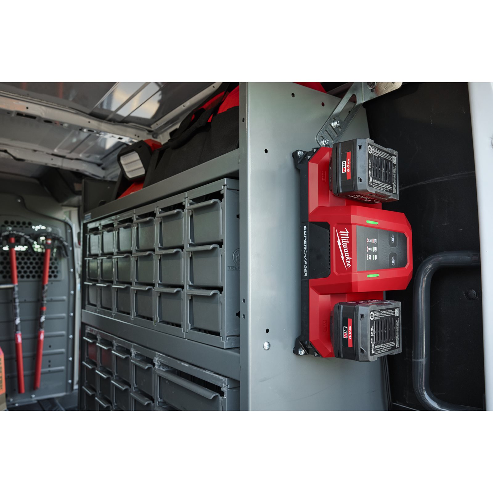Încărcător super rapid M18 cu două porturi Milwaukee M18 MDBSC - detaliu 3