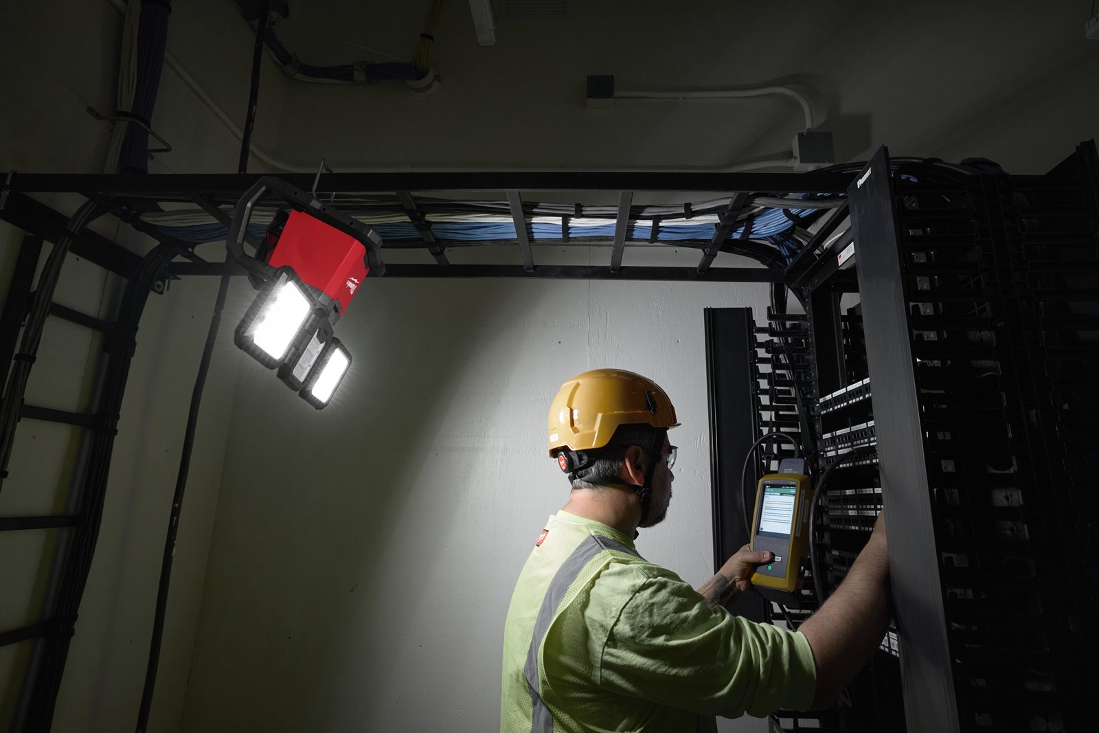 Proiector multidirecțional M18 Milwaukee M18 MDTL-0 - in utilizare 10