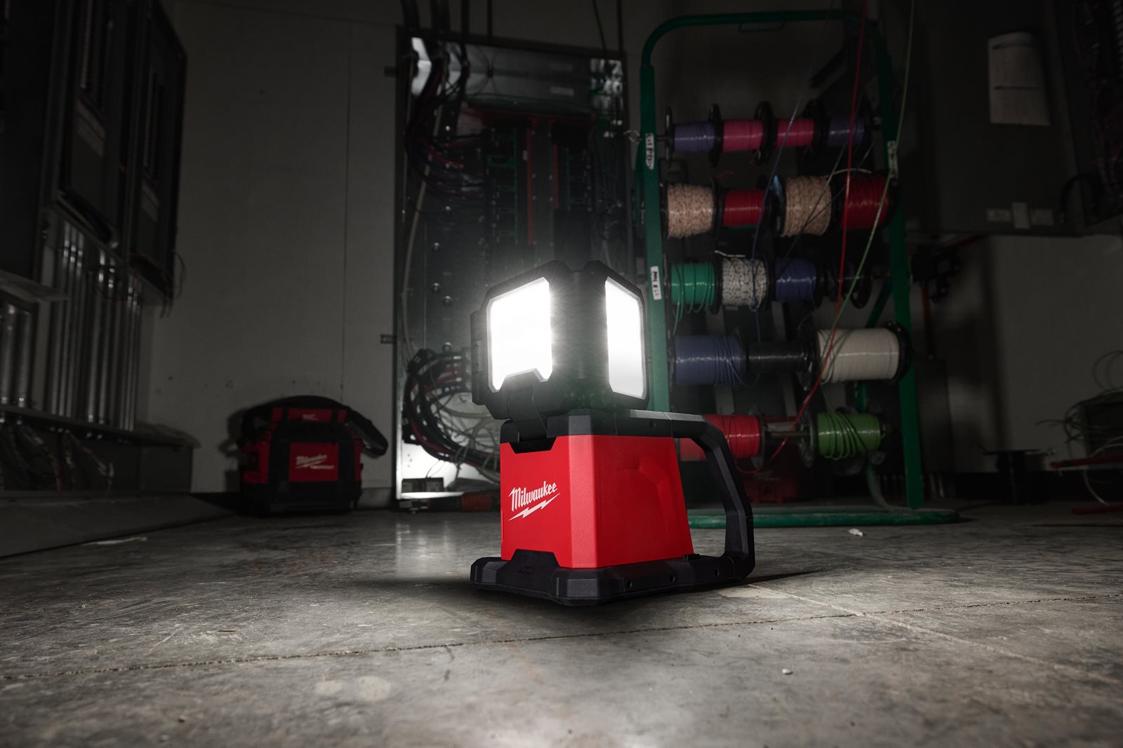 Proiector multidirecțional M18 Milwaukee M18 MDTL-0 - in utilizare 11