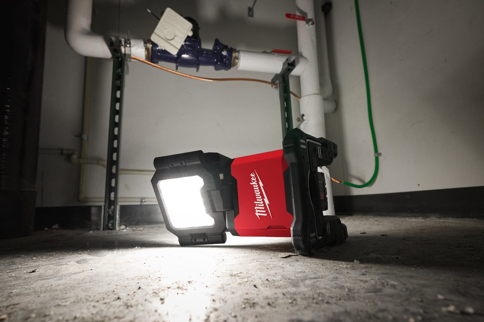 Proiector multidirecțional M18 Milwaukee M18 MDTL-0 - in utilizare 13
