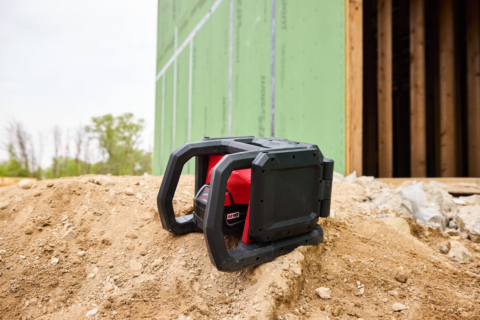 Proiector multidirecțional M18 Milwaukee M18 MDTL-0 - in utilizare 6