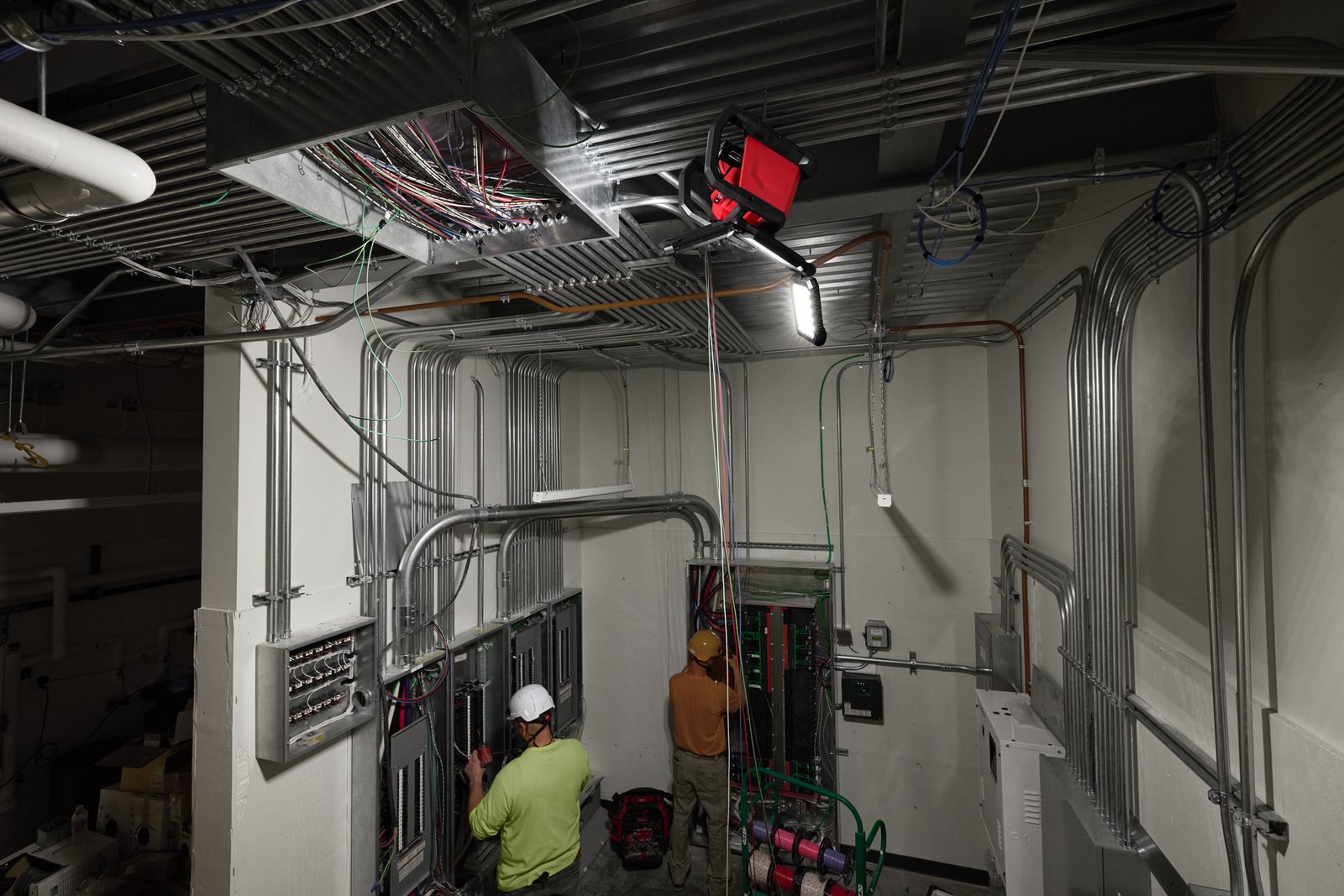 Proiector multidirecțional M18 Milwaukee M18 MDTL-0 - in utilizare 7