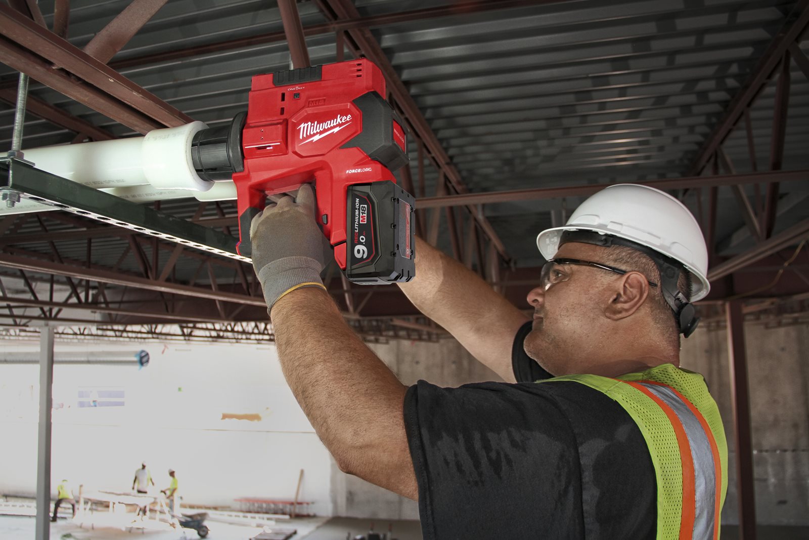 Dispozitiv hidraulic pentru expandat țevi UPONOR Q&E M18 ONE-KEY FORCE LOGIC Milwaukee M18 ONEBLPXPL-502C - in utilizare 4