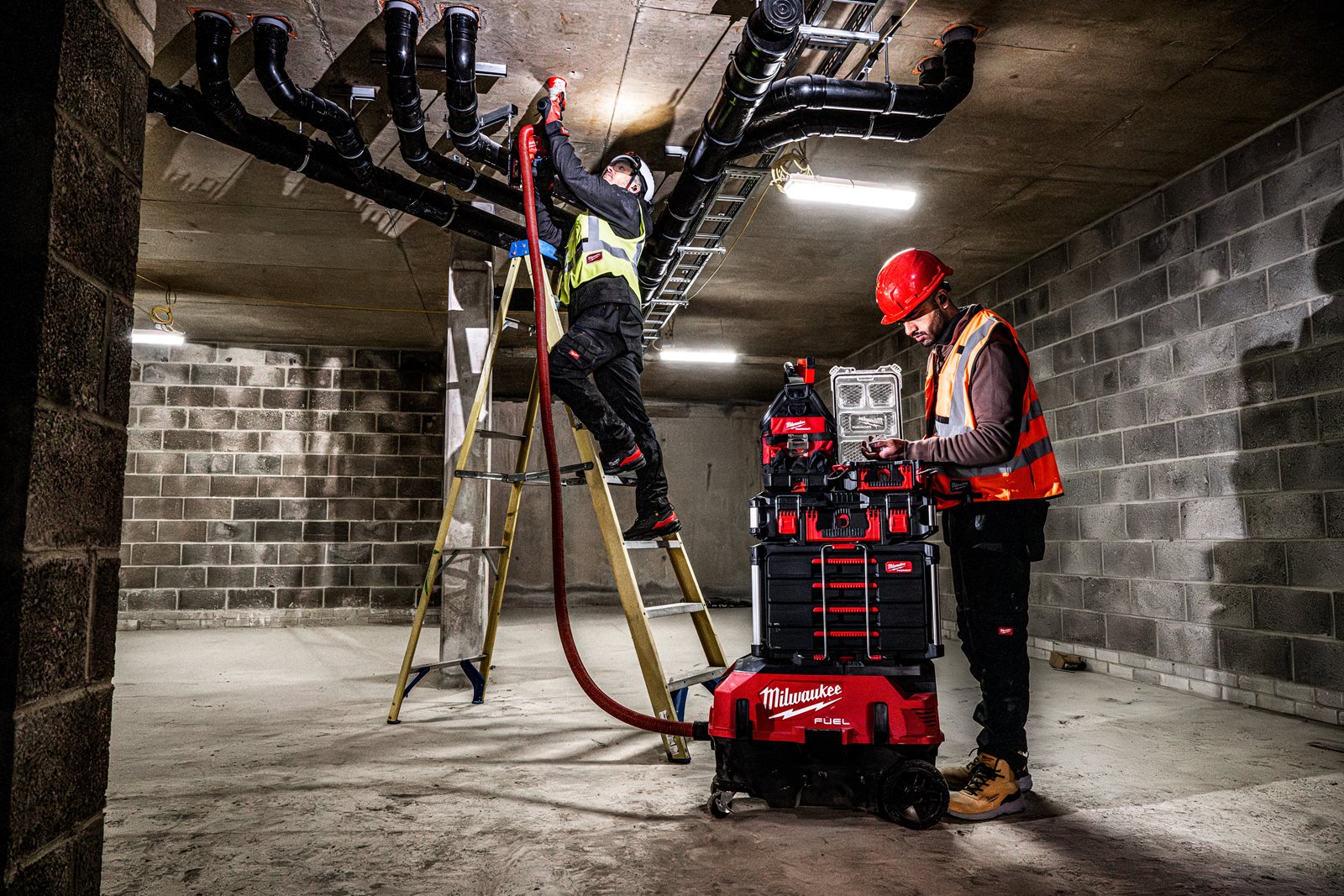 Aspirator, clasa M M18 FUEL AC/DC cu VACLINK Milwaukee M18 ONEF2VC34M-0 - in utilizare 10